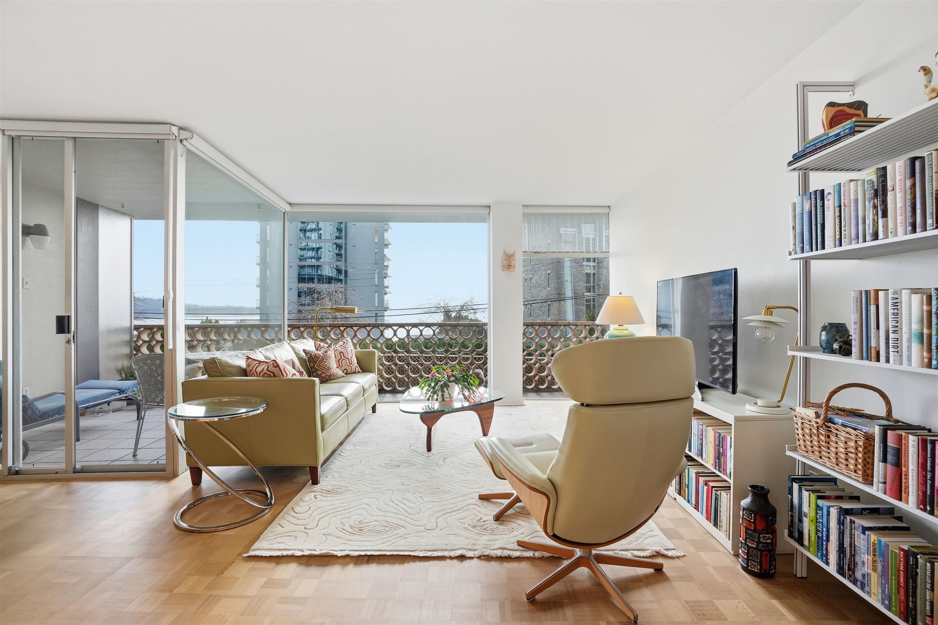 2135 Argyle Avenue, West Vancouver, V7V 1A5 — photo 1