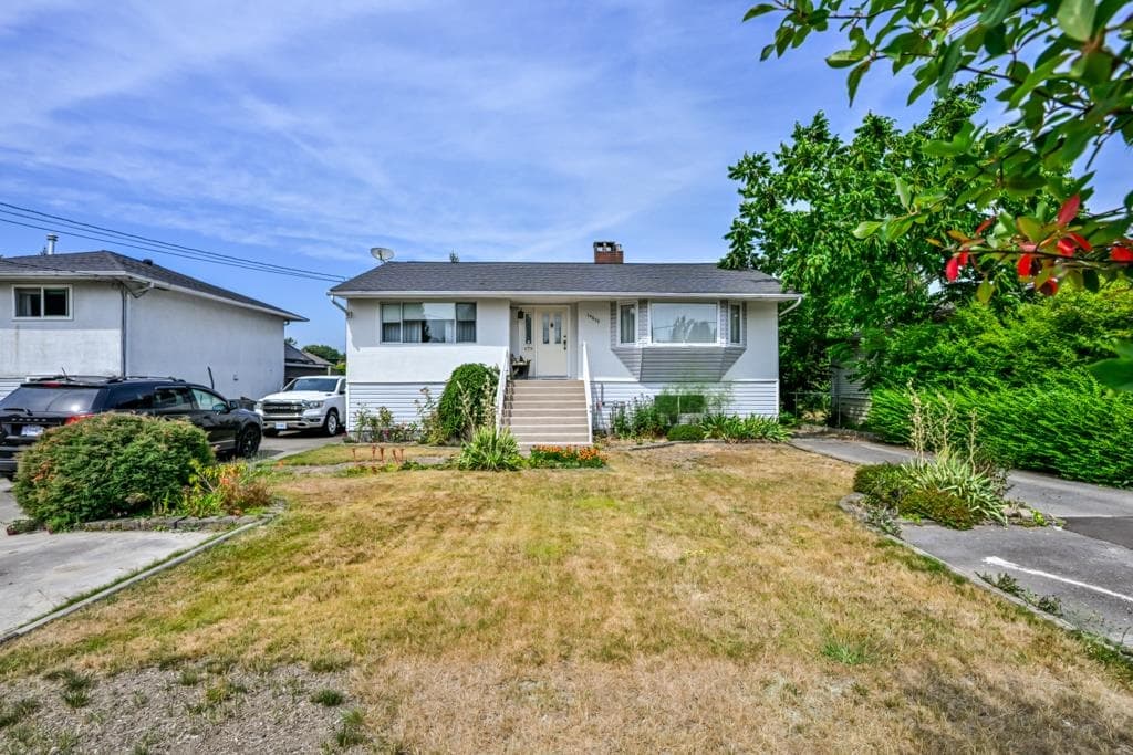 14677 111 Avenue, Surrey, V3R 2C2 — photo 2
