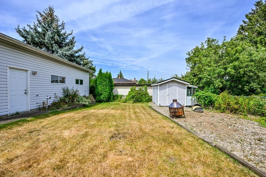 14677 111 Avenue, Surrey, V3R 2C2 — photo 5