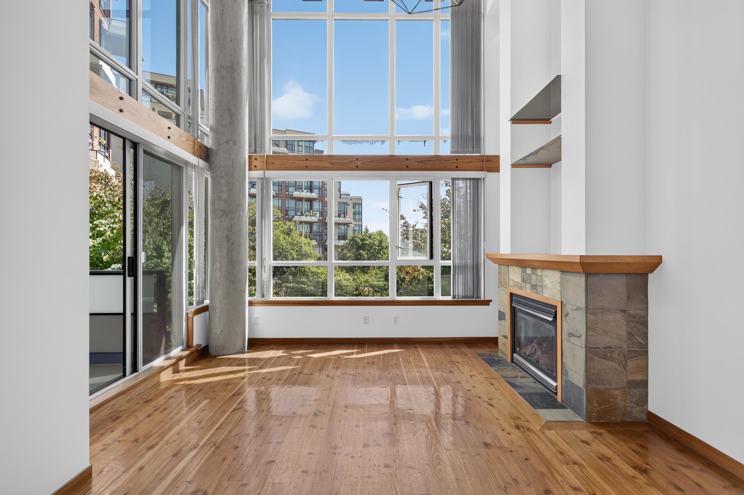 201 - 7 Rialto Court, New Westminster, V3M 7A8 — photo 2