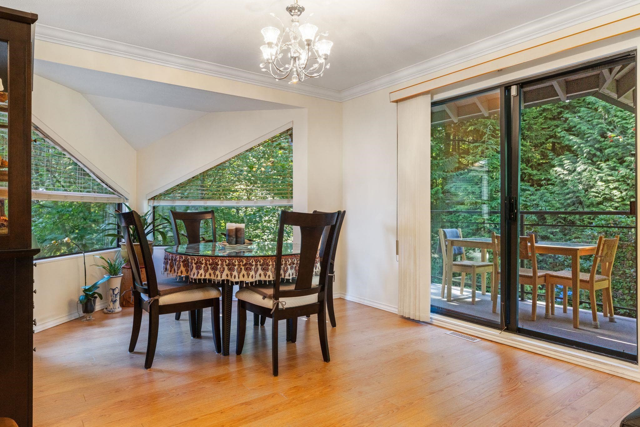 5729 Owl Court, North Vancouver, V7R 4V1 — photo 5
