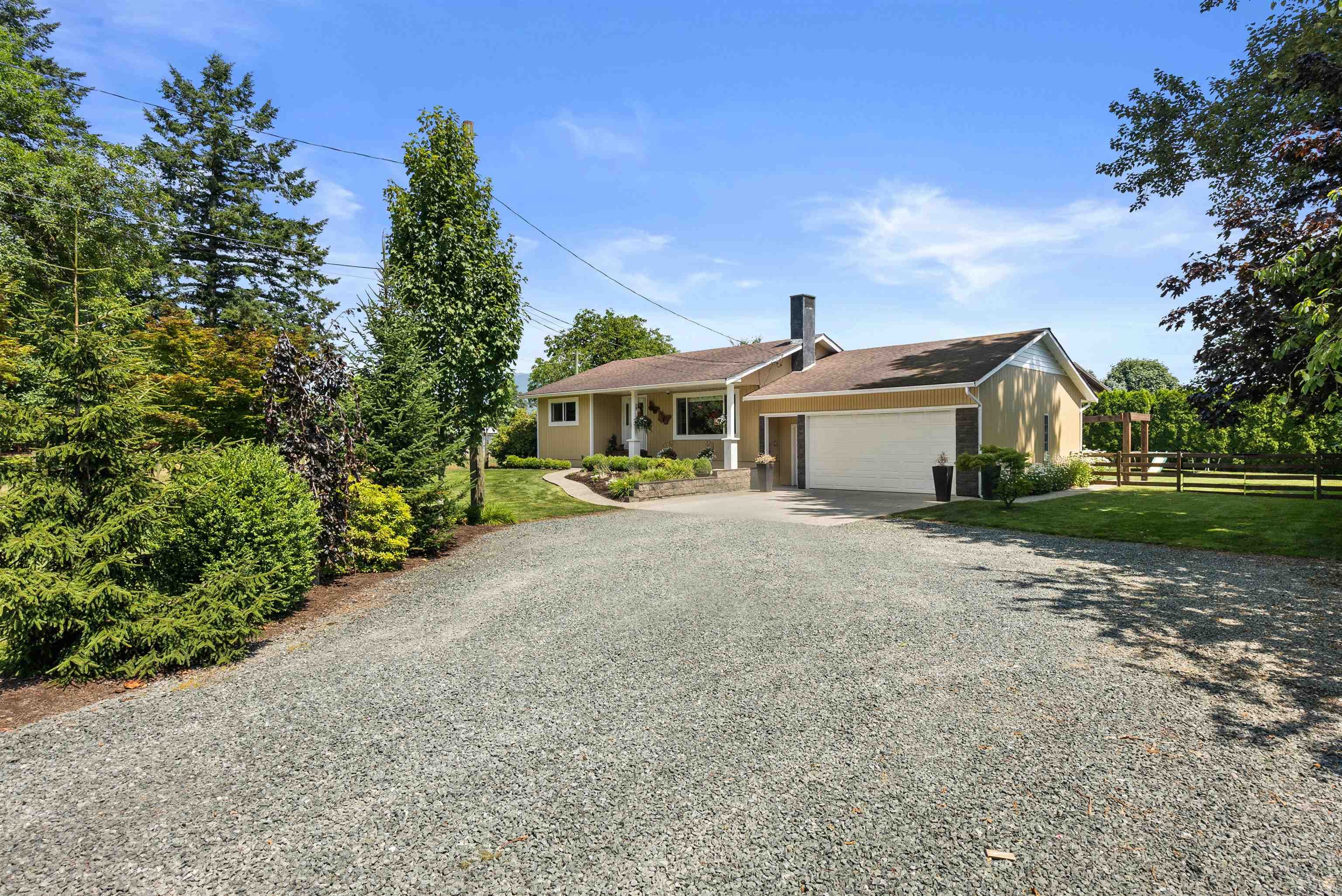 10268 Young Road, Chilliwack, V2P 8C2 — photo 1