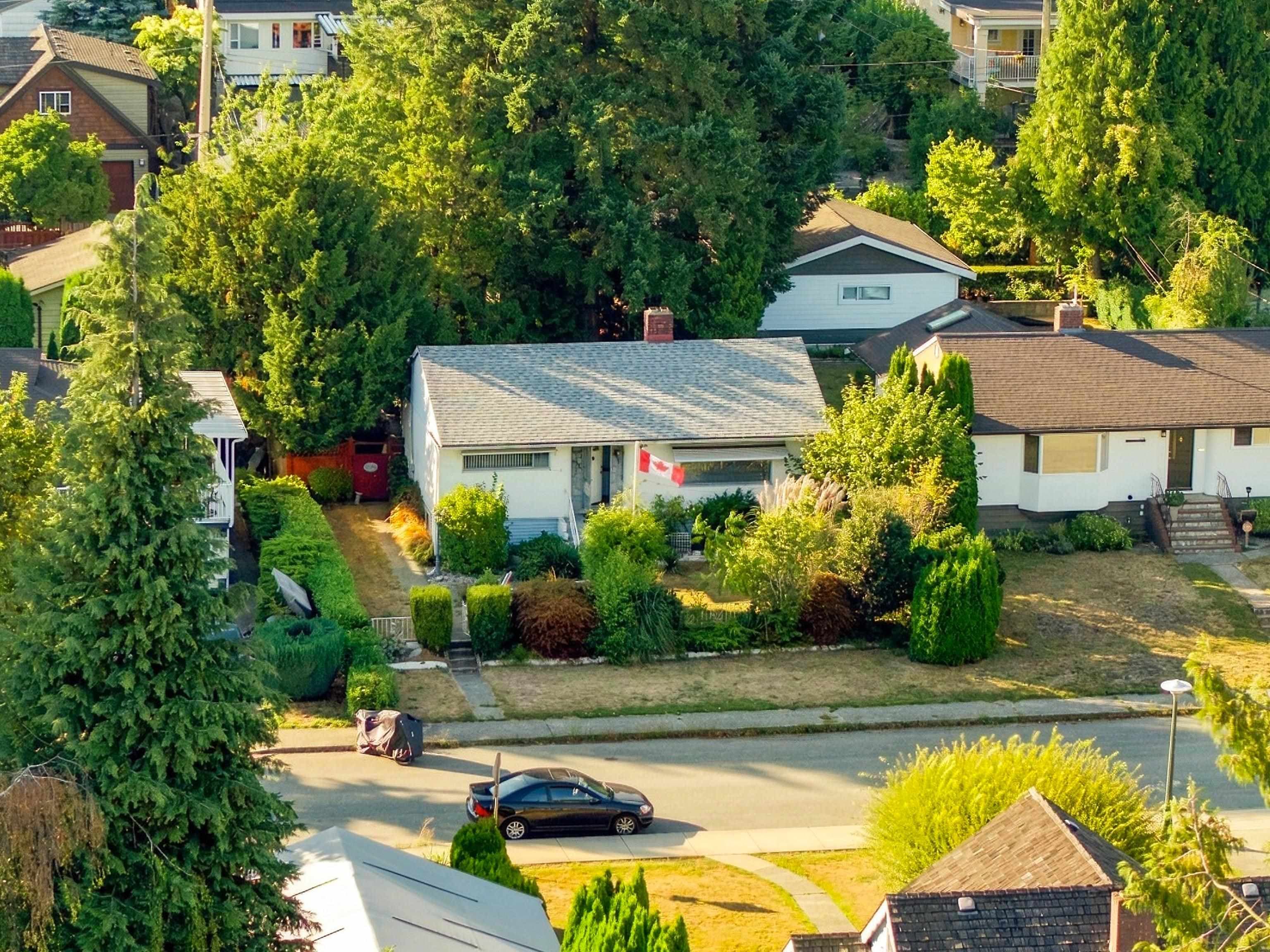 121 Sinclair Avenue, New Westminster, V3L 1Z8 — photo 1