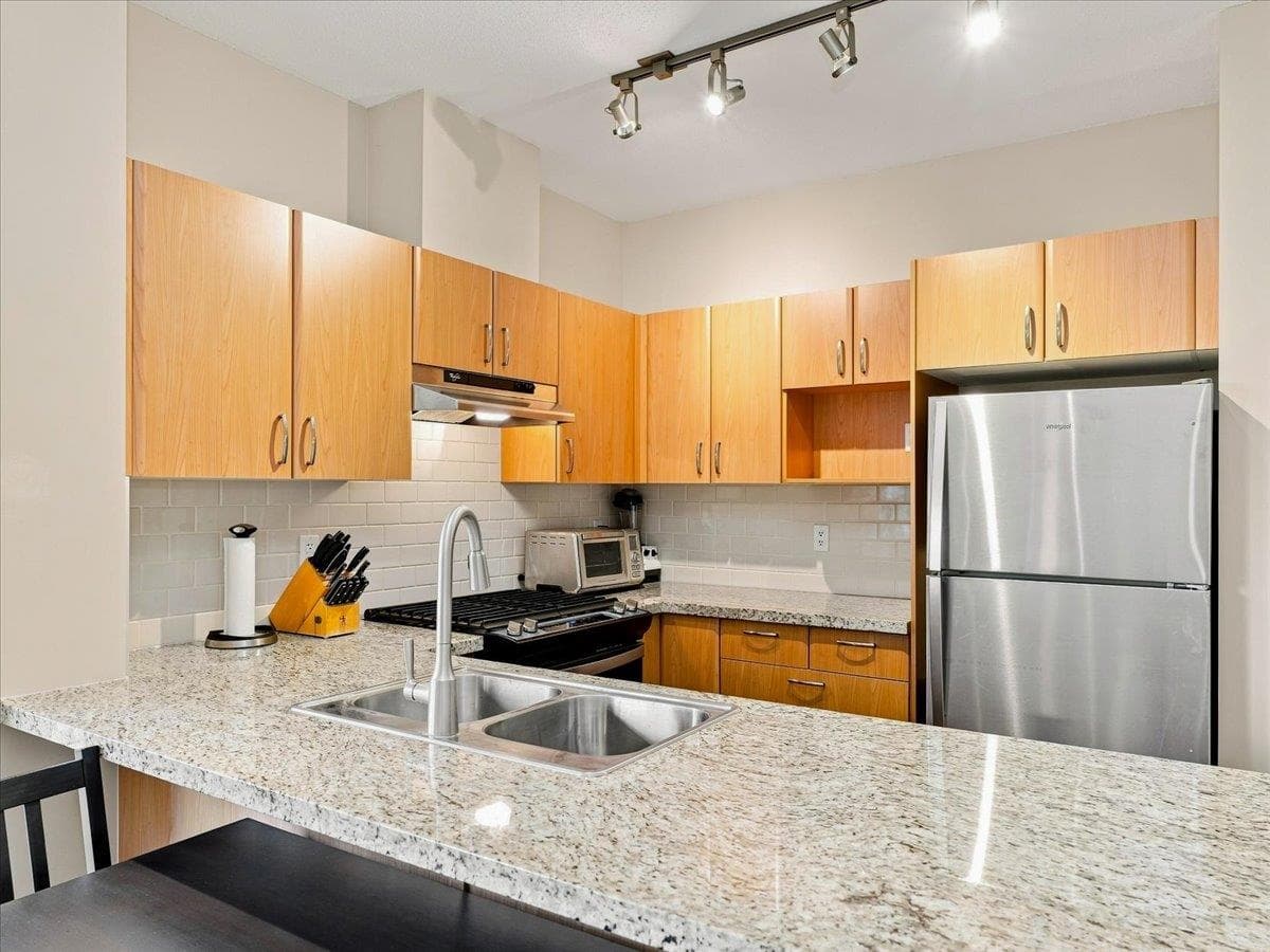 401 - 4728 Dawson Street, Burnaby, V5C 0A9 — photo 5