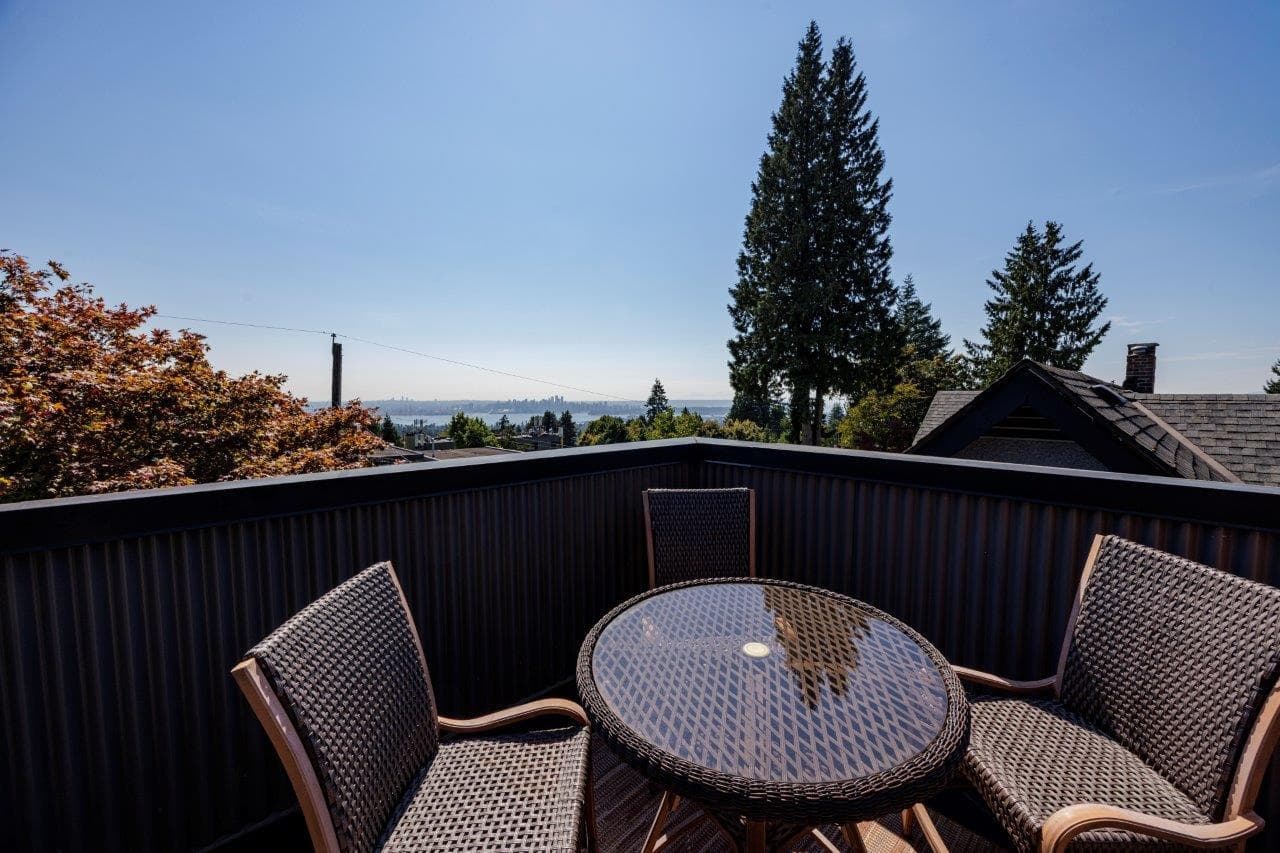126 E St. James Road, North Vancouver, V7N 1K9 — photo 3
