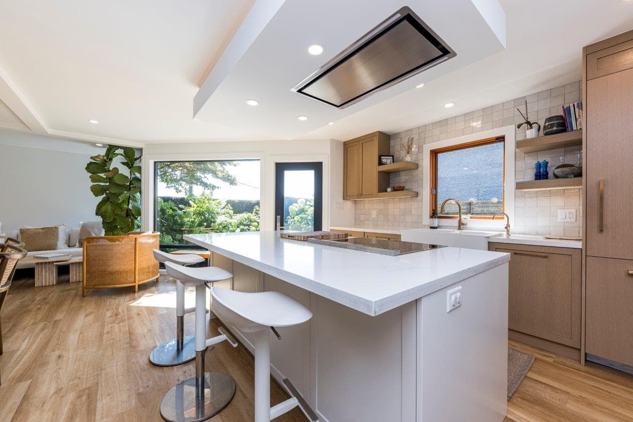 126 E St. James Road, North Vancouver, V7N 1K9 — photo 5