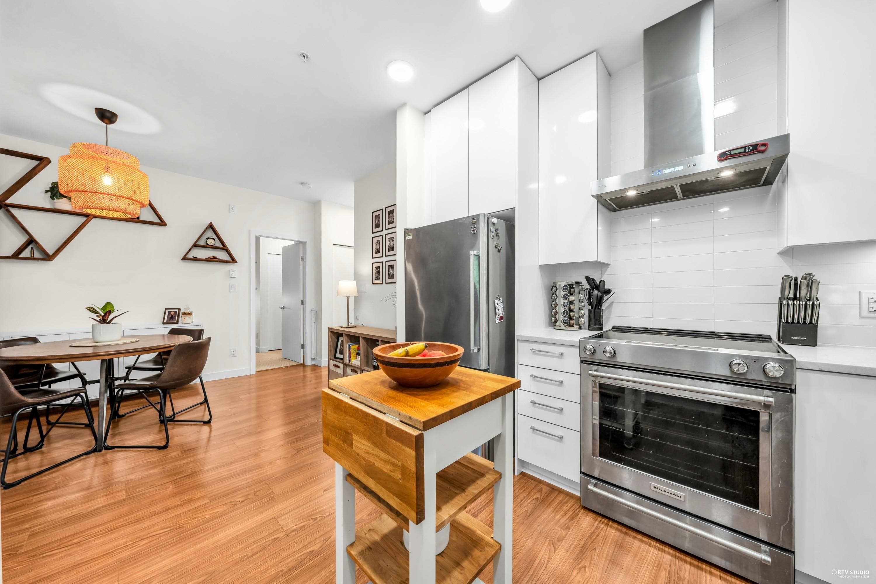 201 - 5460 Broadway, Burnaby, V5B 0B4 — photo 5
