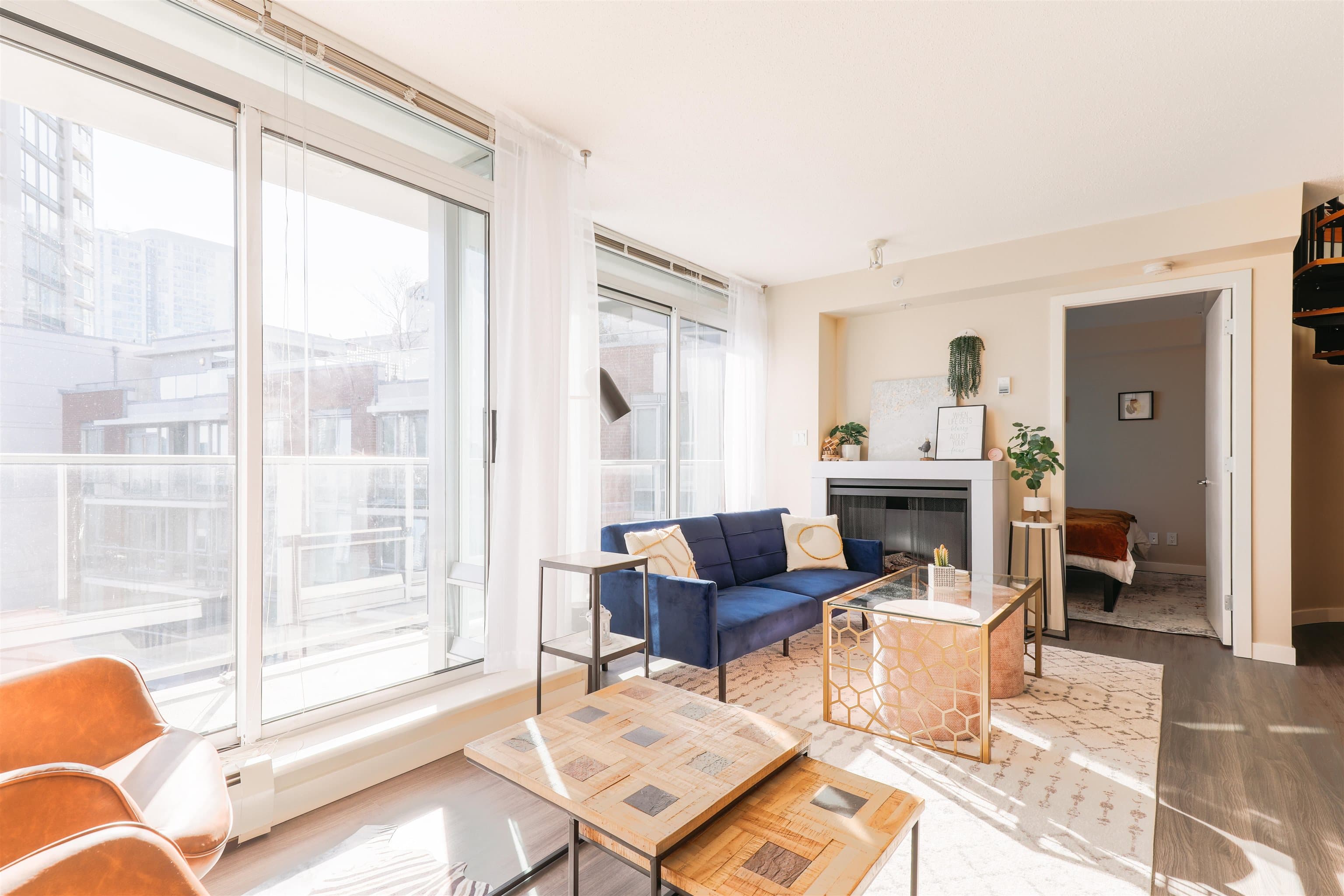 711 - 618 Abbott Street, Vancouver, V6B 0B9 — photo 1