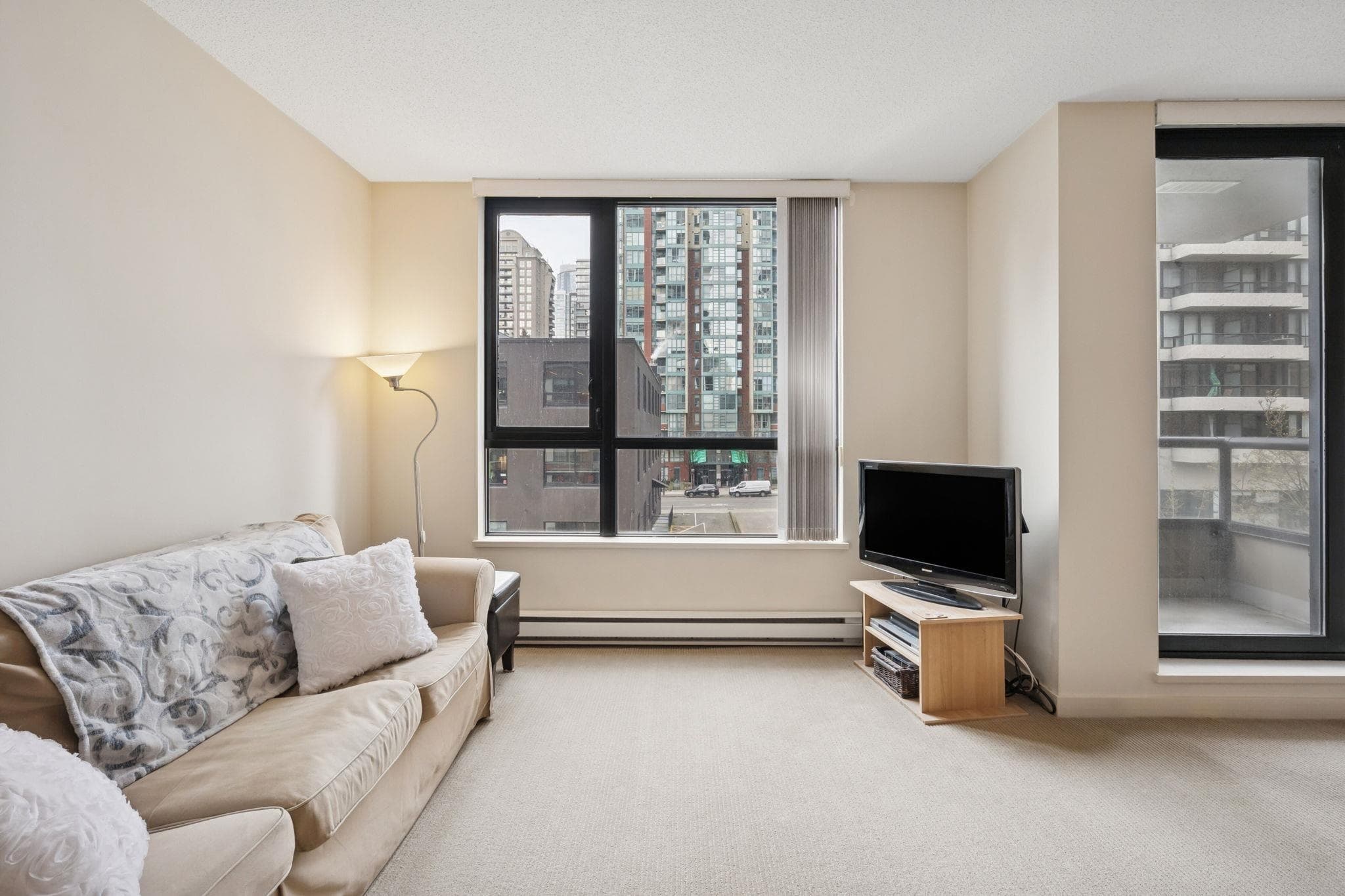502 - 977 Mainland Street, Vancouver, V6B 1T2 — photo 2