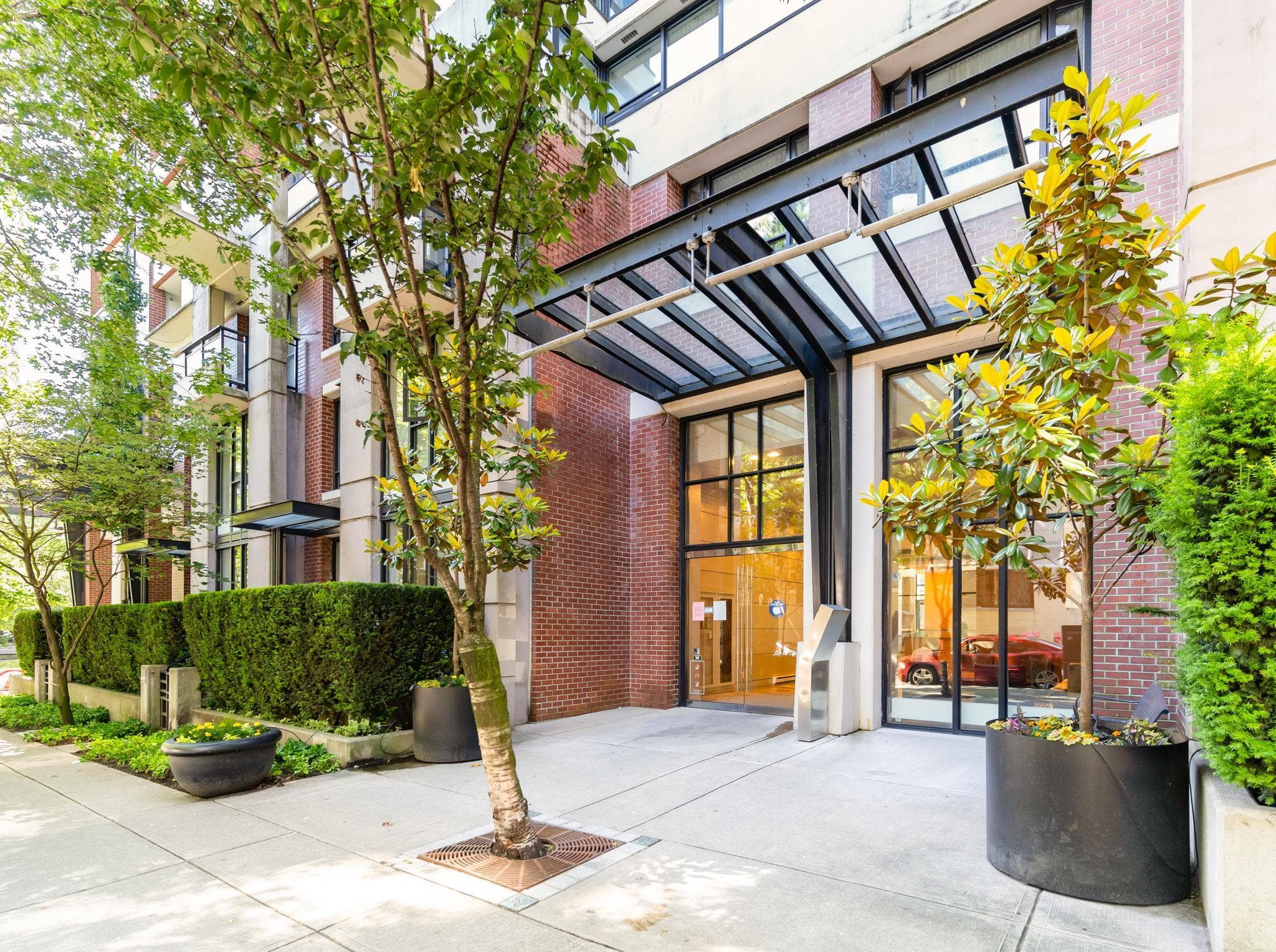 502 - 977 Mainland Street, Vancouver, V6B 1T2 — photo 1