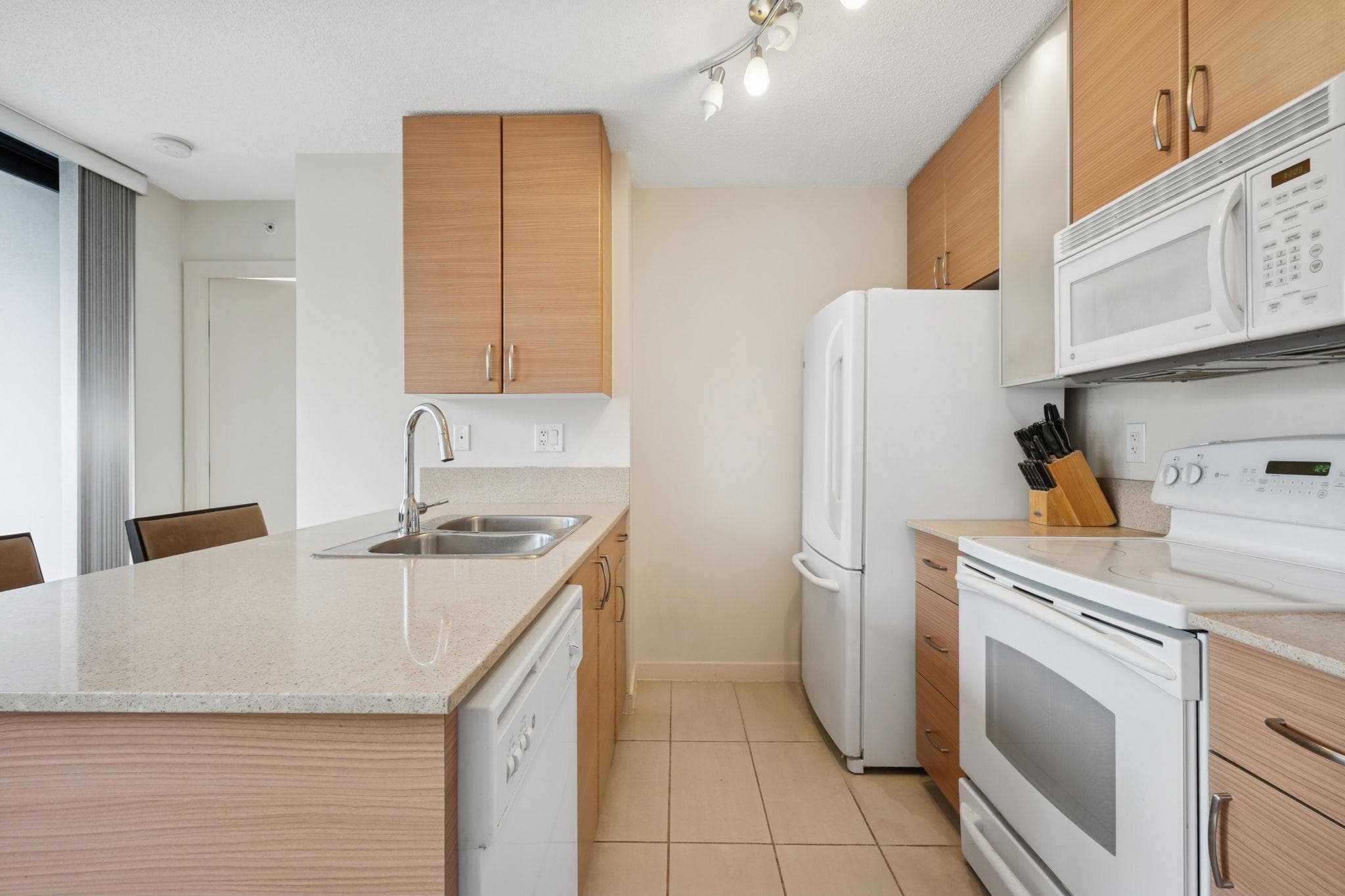 502 - 977 Mainland Street, Vancouver, V6B 1T2 — photo 5