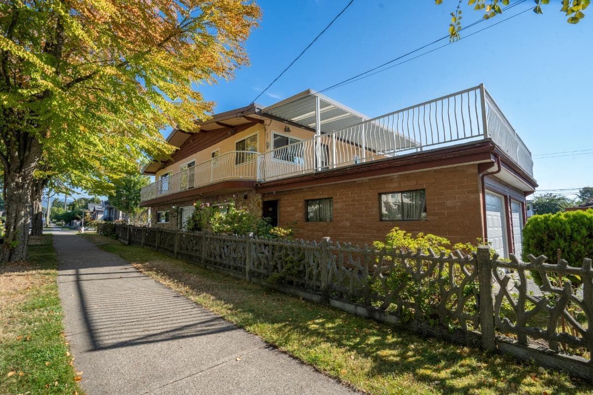 232 Macdonald Avenue, Burnaby, V5C 4M7 — photo 2