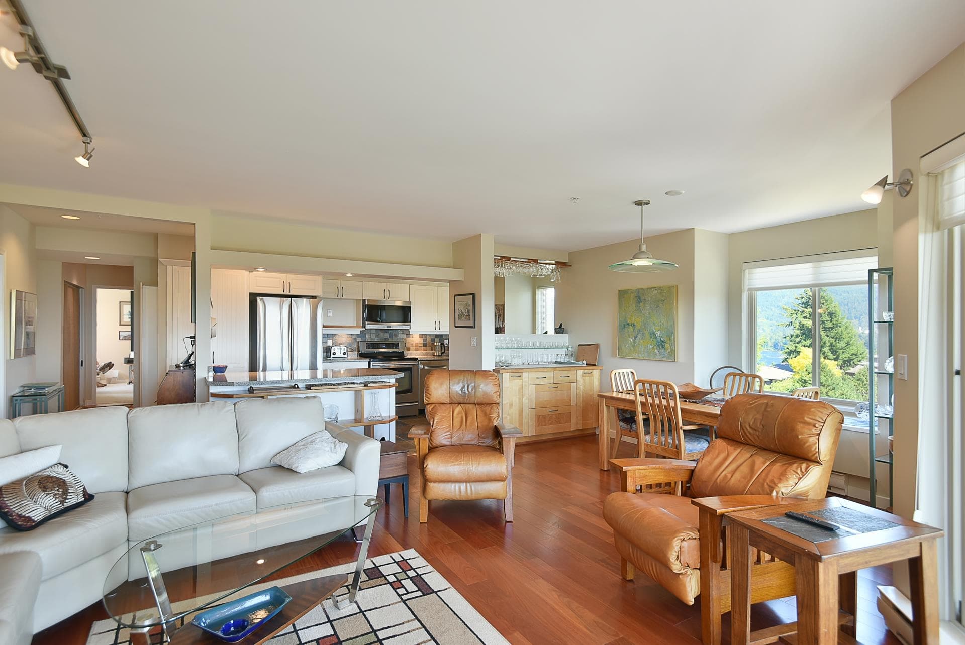 301 - 5780 Trail Avenue, Sechelt, V7Z 0K5 — photo 3