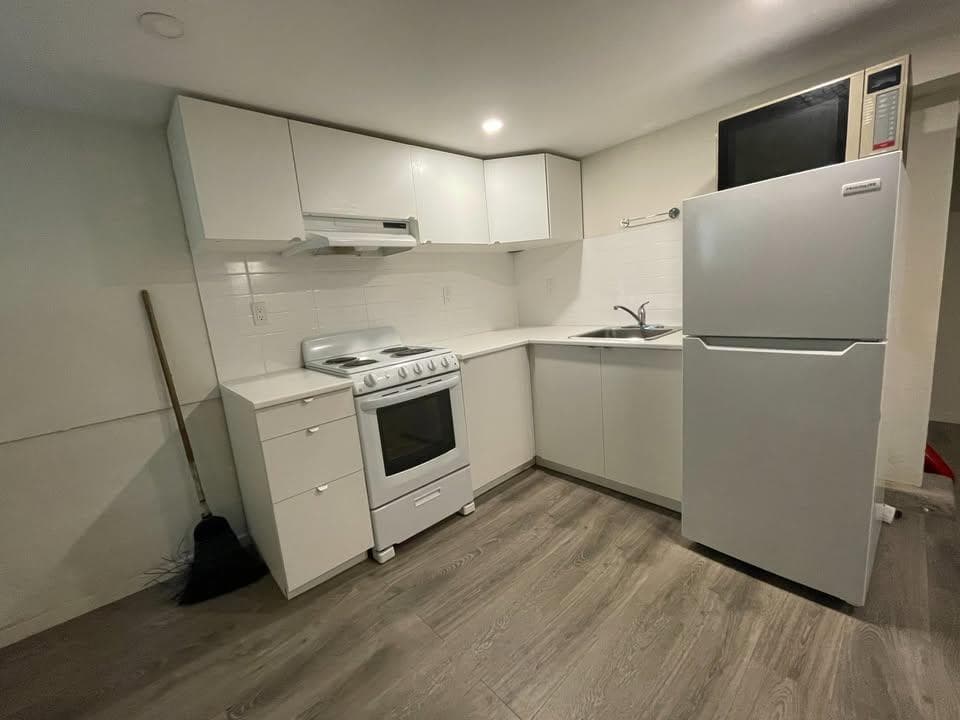 4631 W 14th Ave, Vancouver, V6R 2Y7 — photo 2
