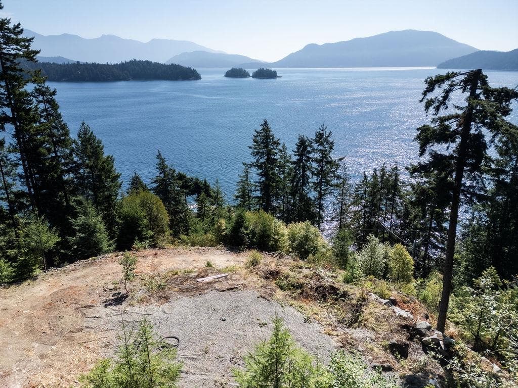 1573 Smith Road, Gibsons, V0N 1V6 — photo 1