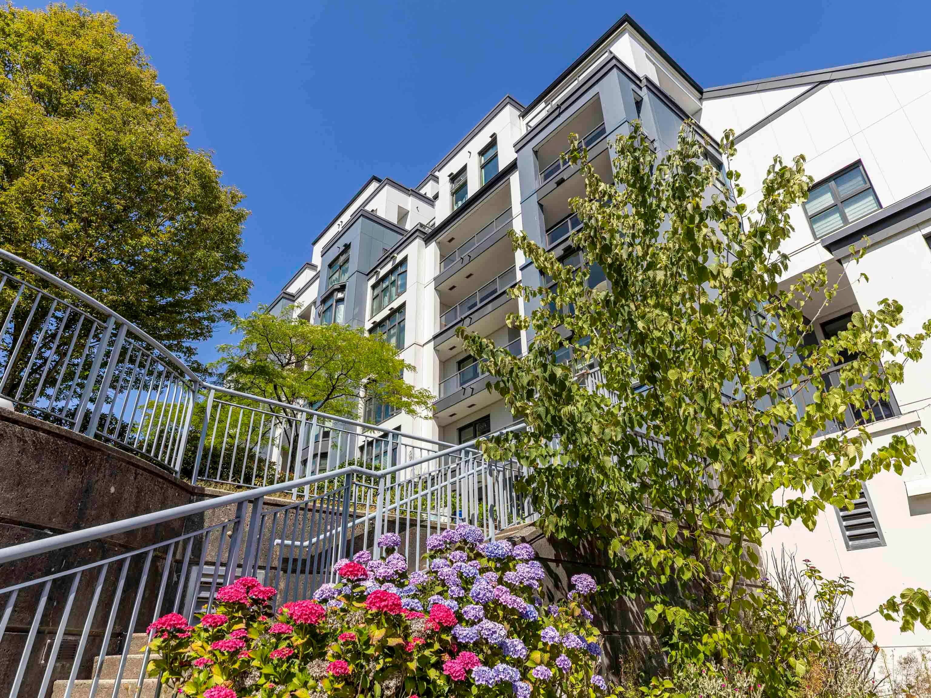 102 - 2528 E Broadway, Vancouver, V5M 4V2 — photo 2