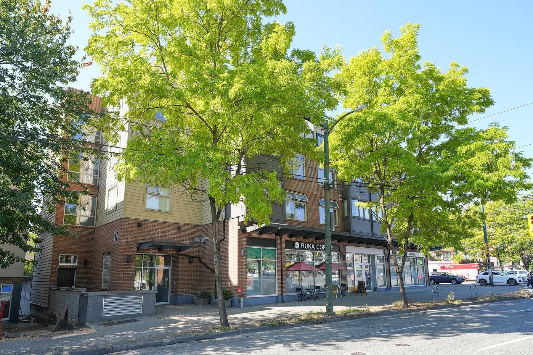 403 - 2408 E Broadway, Vancouver, V5M 4T9 — photo 1
