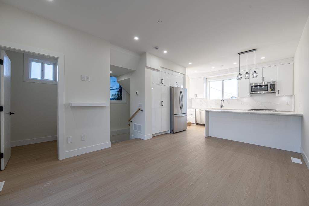 C - 7533 Wren Street, Mission, V2V 3C1 — photo 5