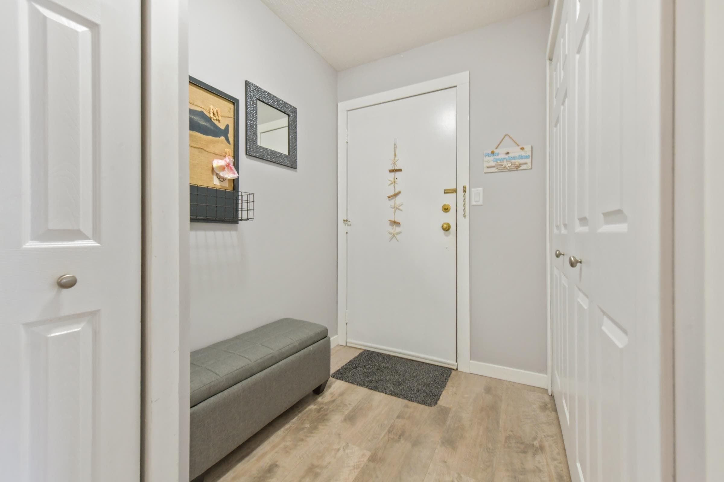 206 - 15010 Roper Avenue, White Rock, V4B 5A9 — photo 2