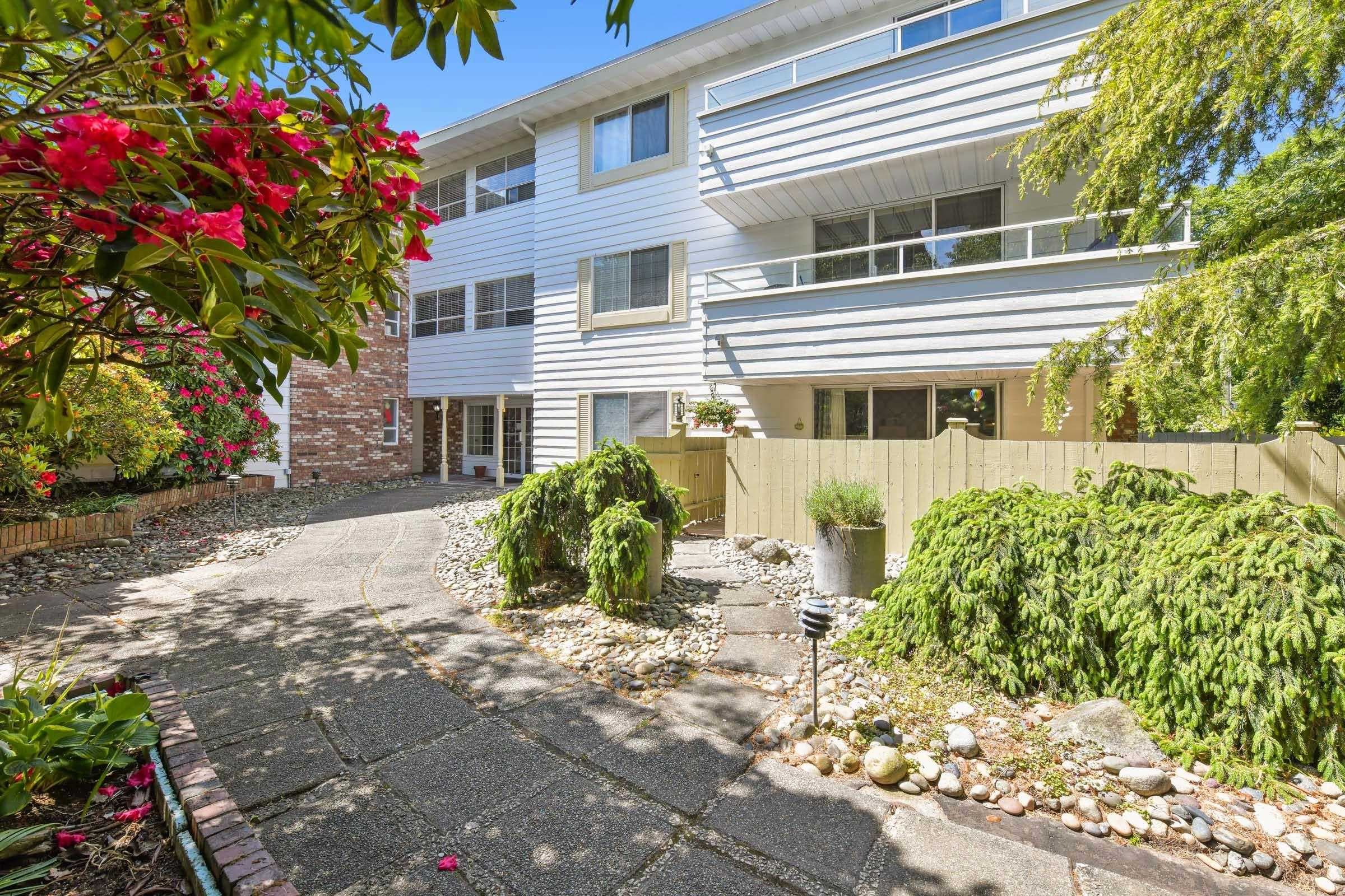 206 - 15010 Roper Avenue, White Rock, V4B 5A9 — photo 1
