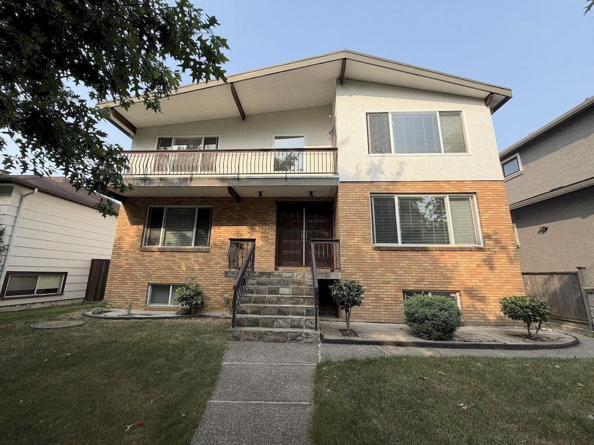 5885 Lincoln Street, Vancouver, V5R 4P8 — photo 1