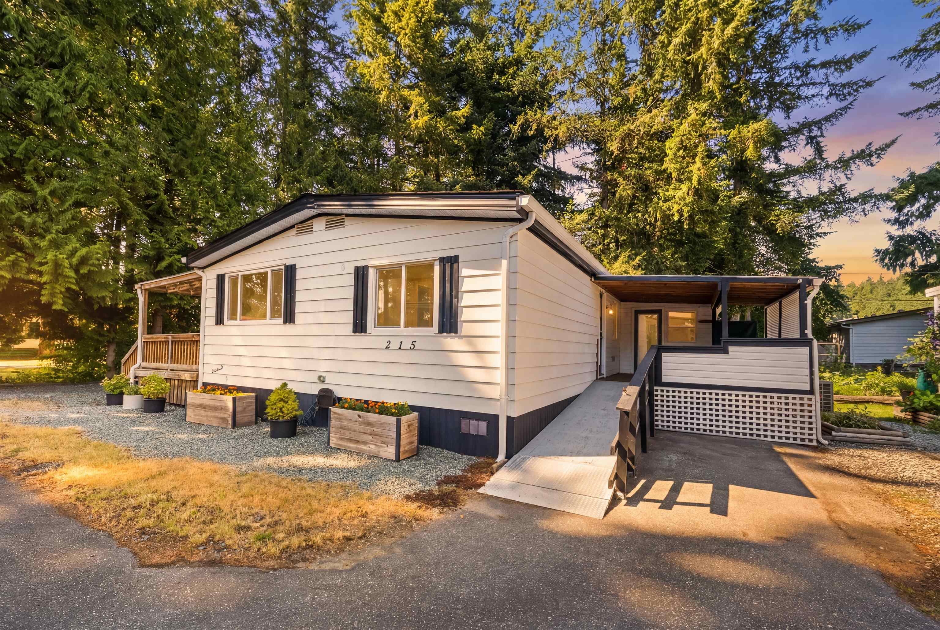 215 - 20071 24 Avenue, Langley, V2Z 2A1 — photo 1