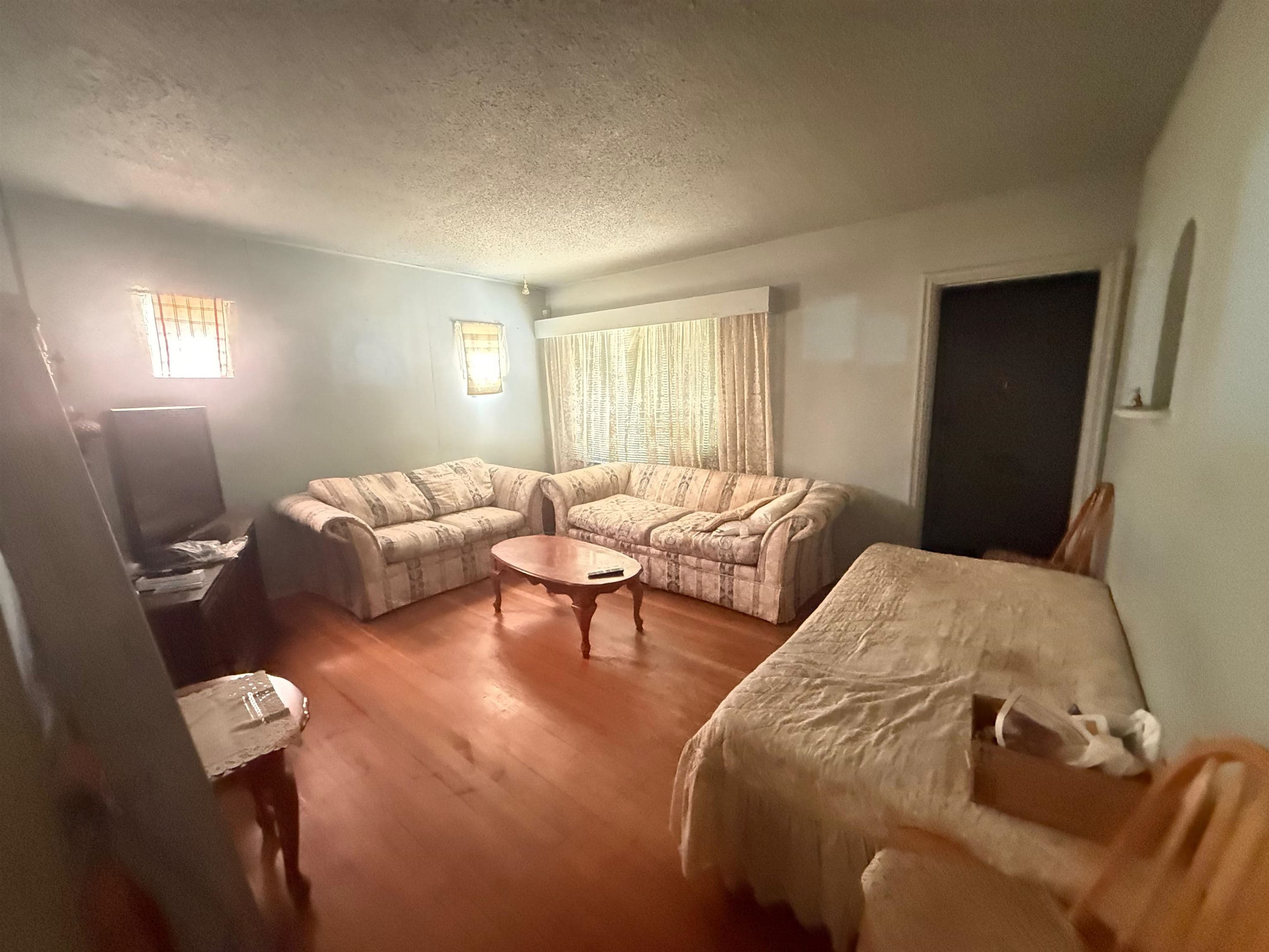 4910 Willingdon Avenue, Burnaby, V5G 3H8 — photo 5