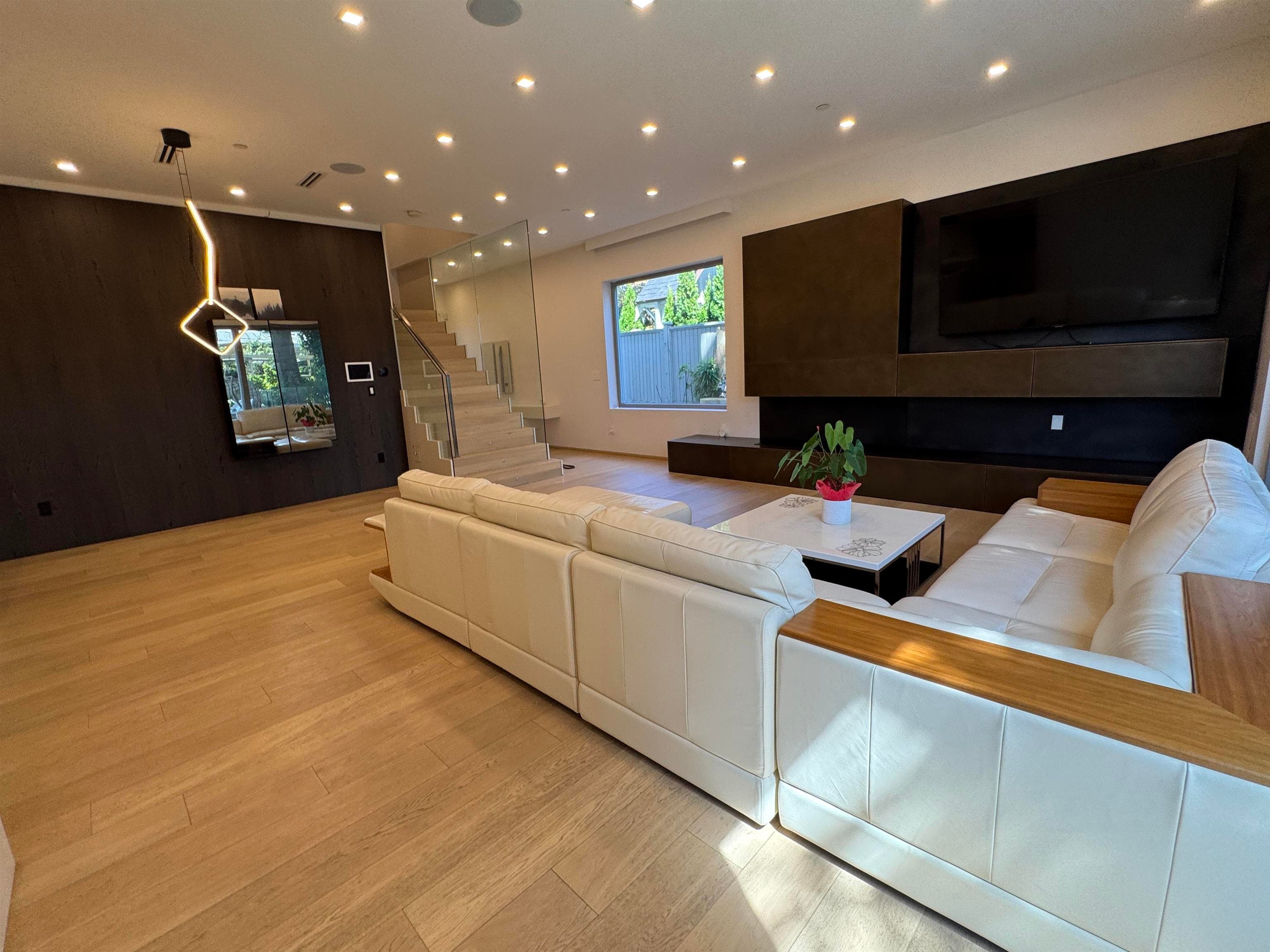 1076 Park Drive, Vancouver, V6P 2J5 — photo 3