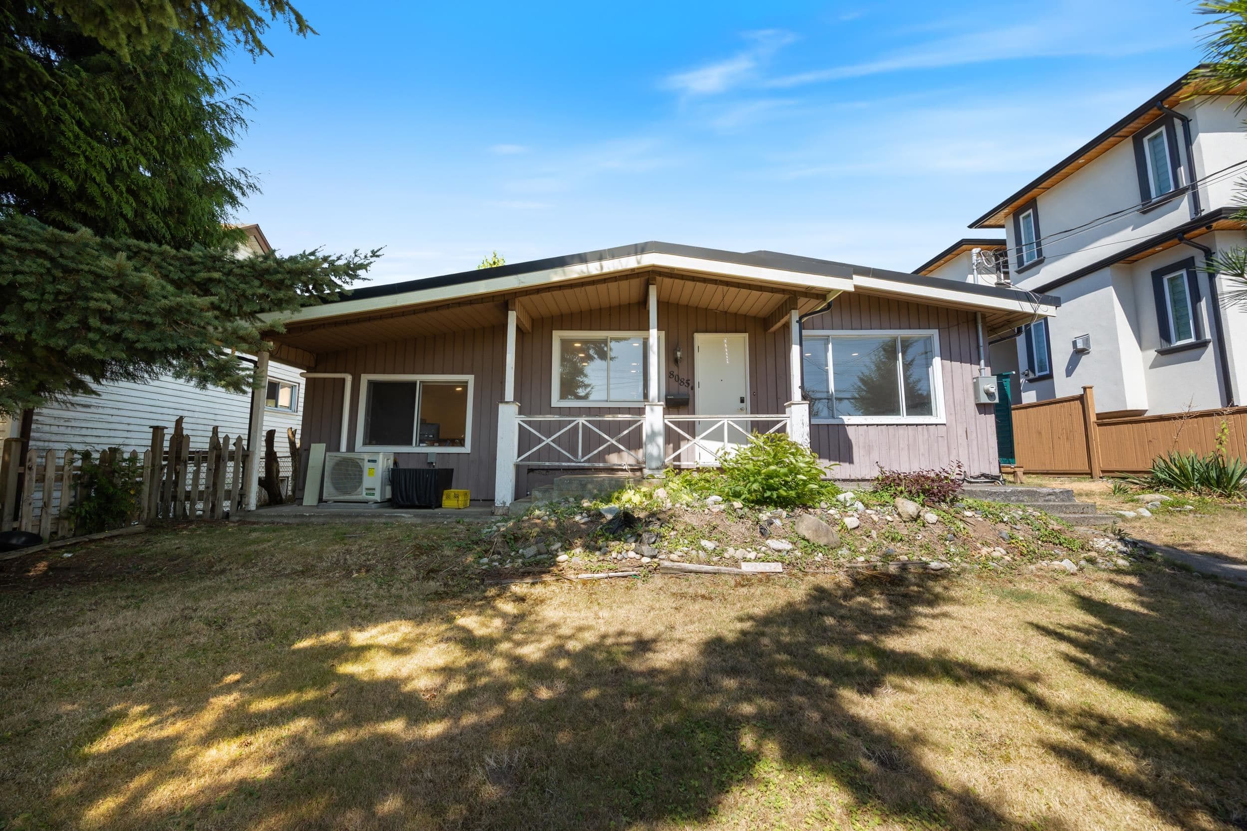 8085 10th Avenue, Burnaby