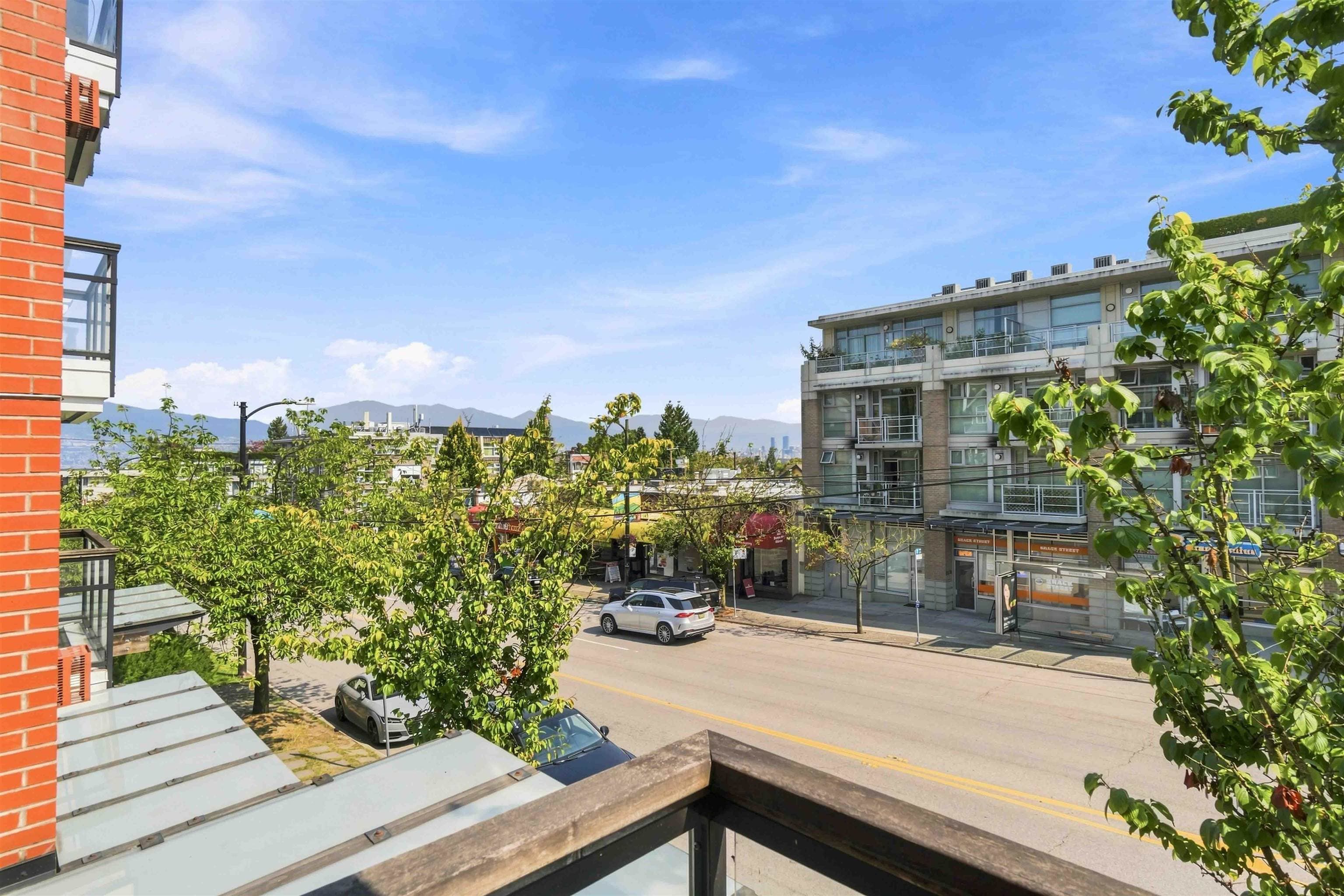 202 - 3611 W 18th Avenue, Vancouver