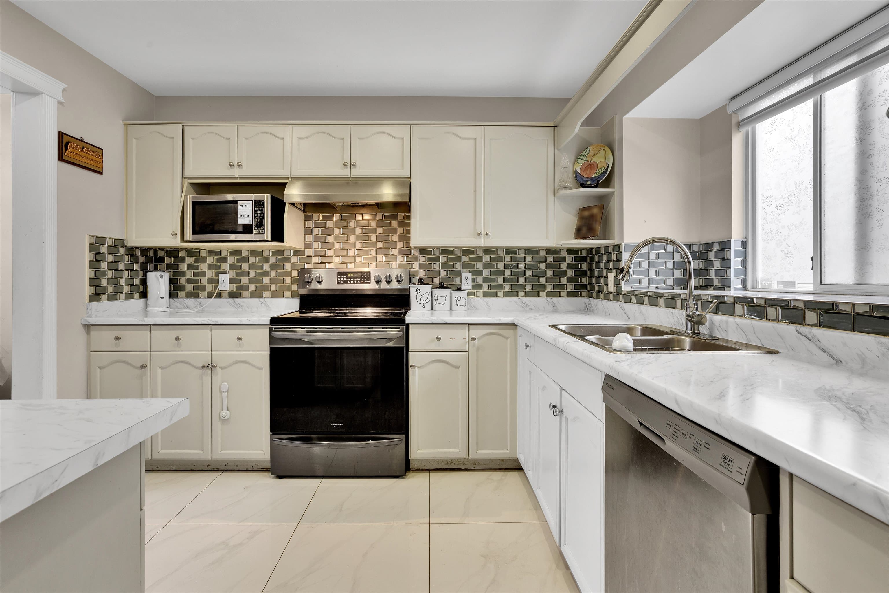 11 - 11875 210 Street, Maple Ridge, V2X 7P3 — photo 2