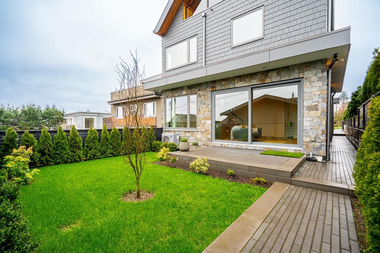 2 - 3674 Oxford Street, Vancouver, V5K 1P3 — photo 1