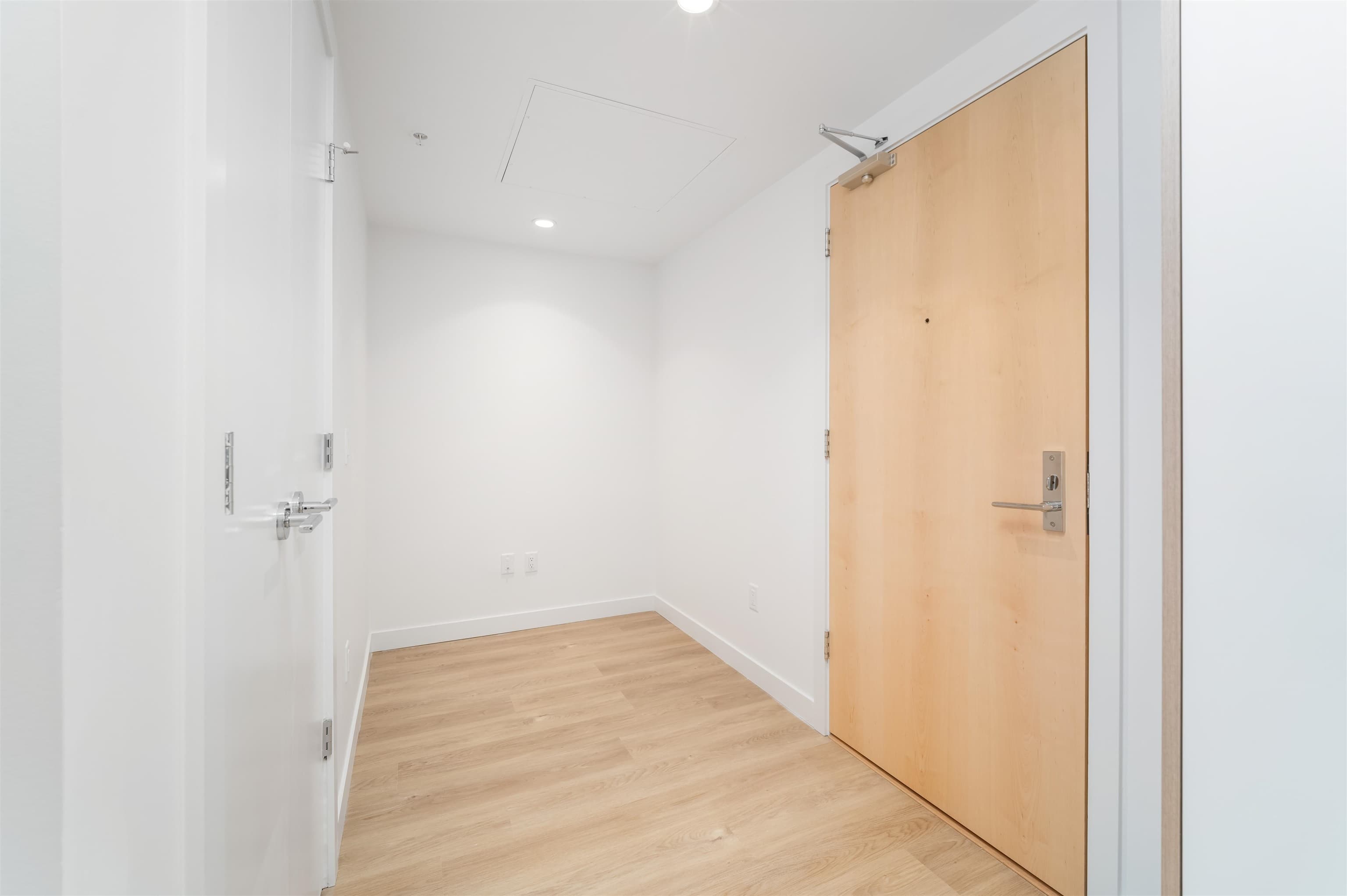 214 - 9888 University Crescent, Burnaby, V5A 0G4 — photo 2