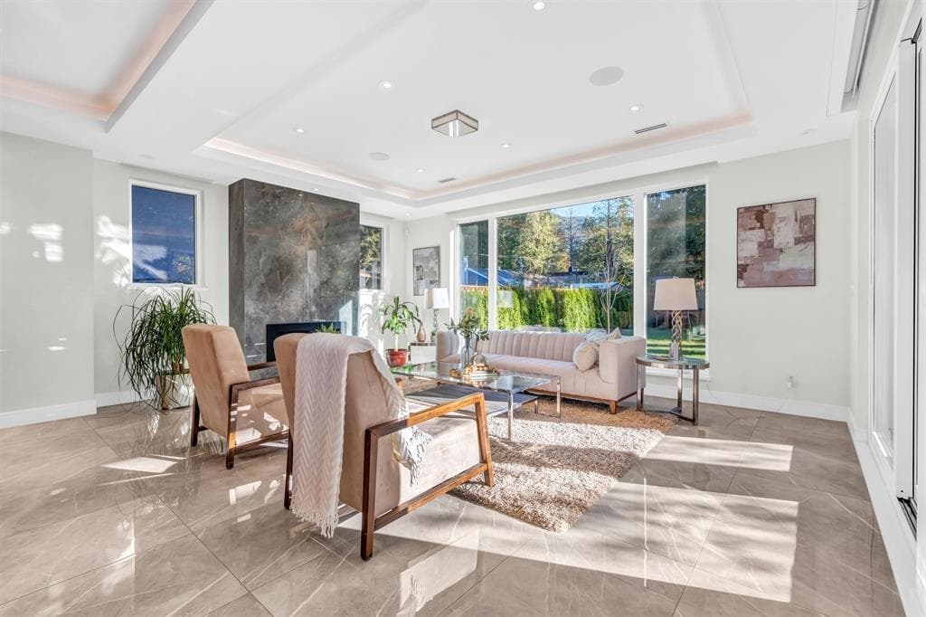 4470 Capilano Road, North Vancouver, V7R 4J9 — photo 2