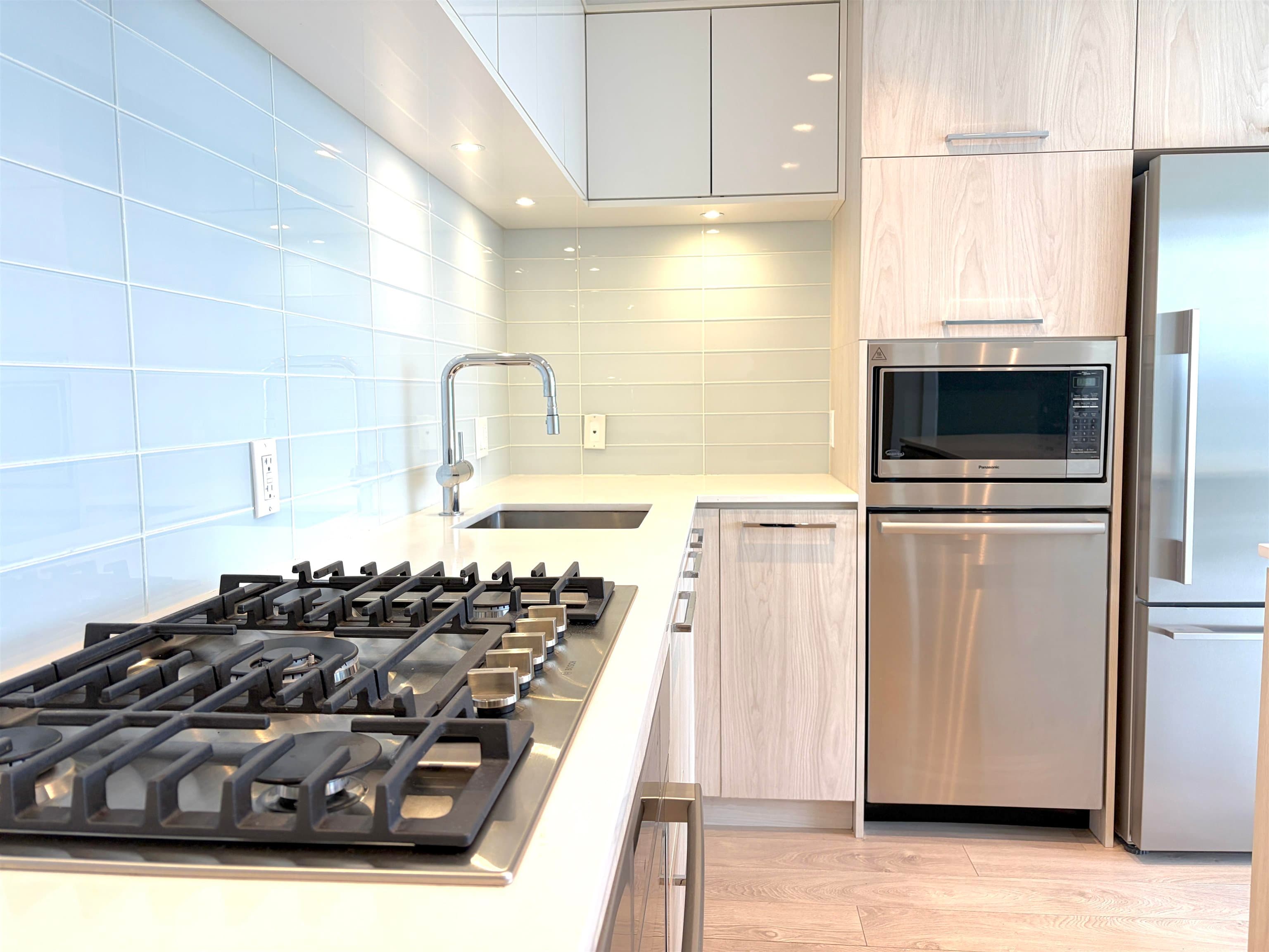 1502 - 680 Seylynn Crescent, North Vancouver, V7J 0B5 — photo 2