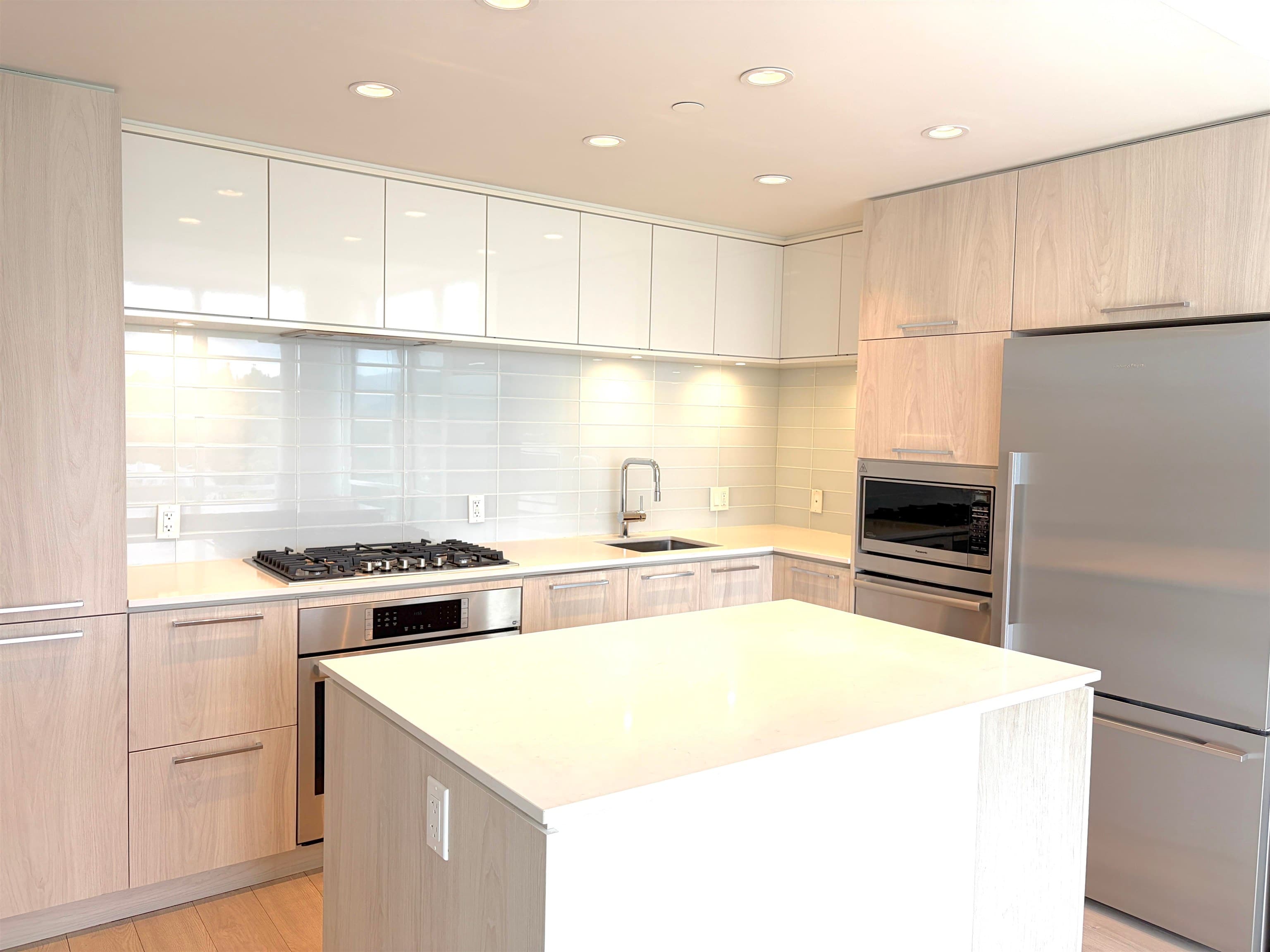 1502 - 680 Seylynn Crescent, North Vancouver, V7J 0B5 — photo 3