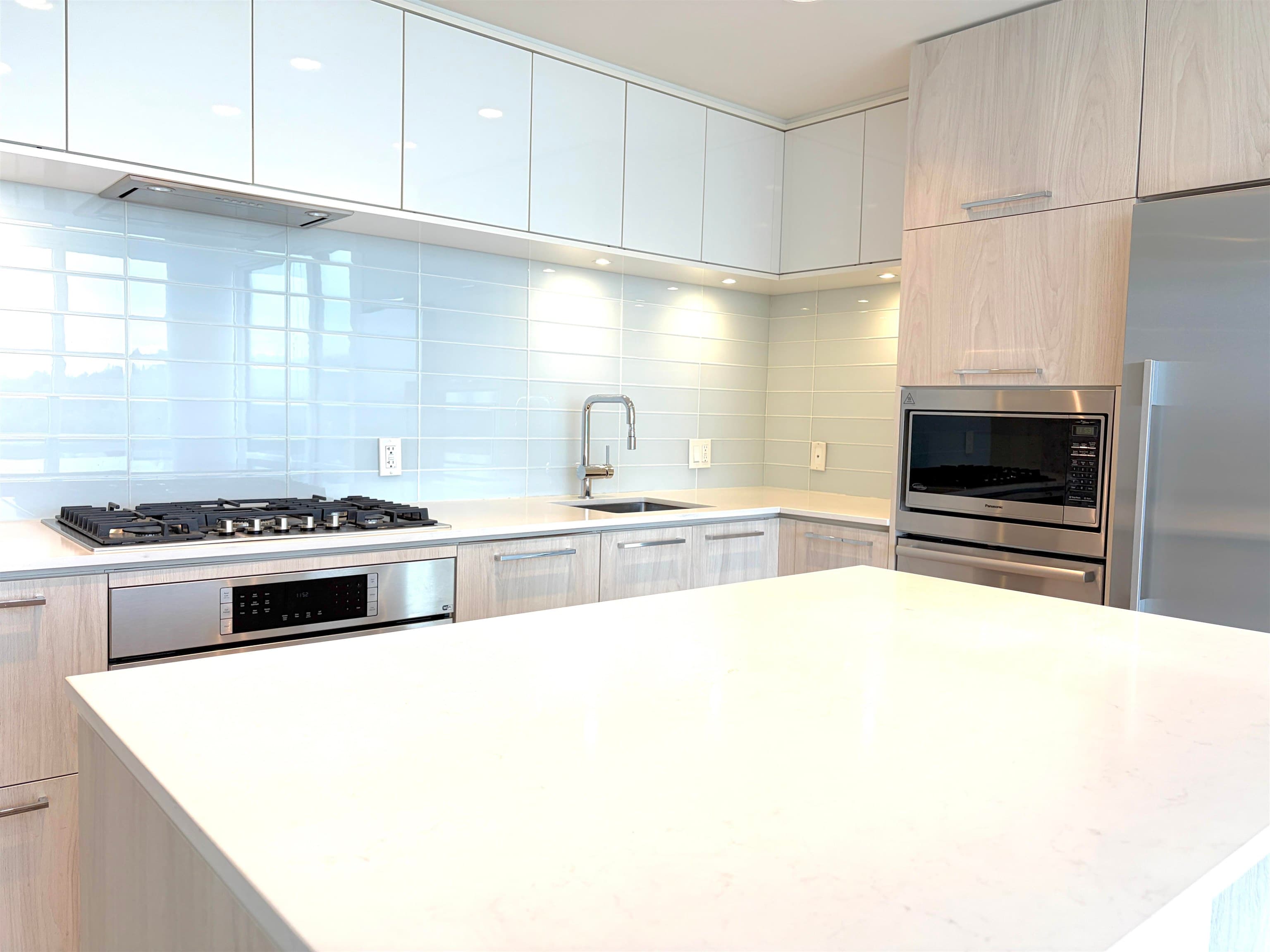 1502 - 680 Seylynn Crescent, North Vancouver, V7J 0B5 — photo 4
