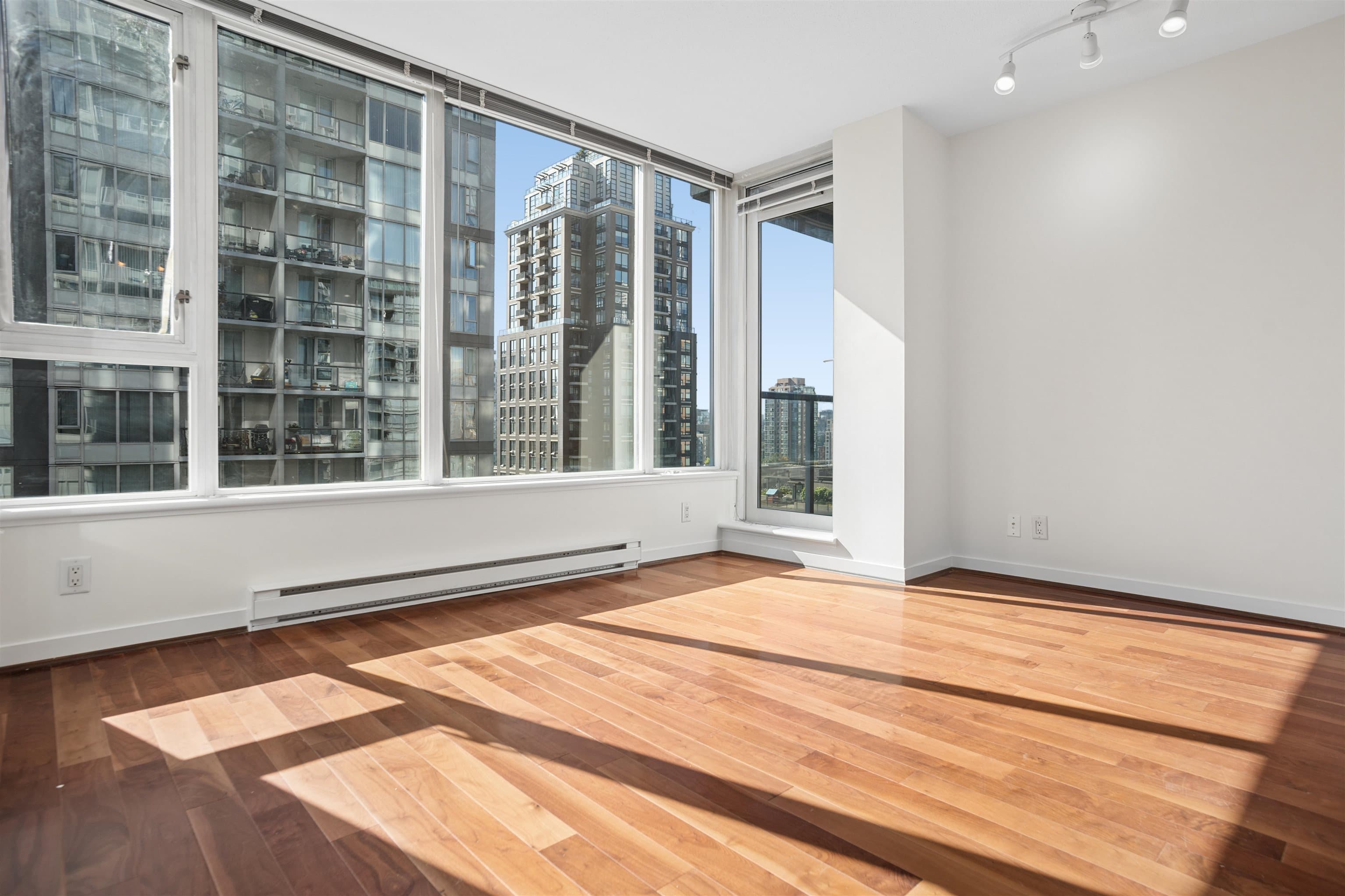 1104 - 1001 Richards Street, Vancouver, V6B 1J6 — photo 4