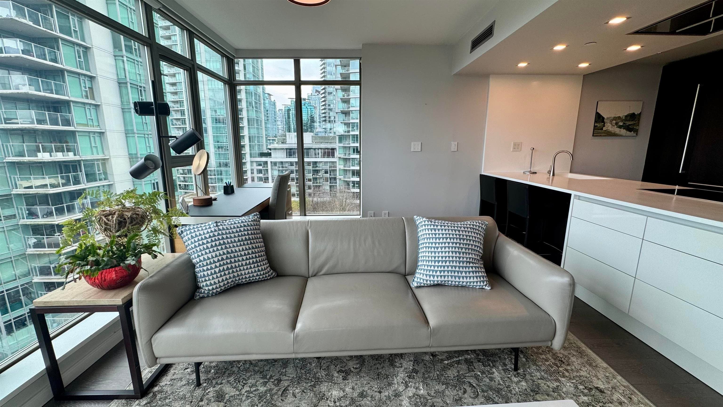 706 - 1680 Bayshore Drive, Vancouver, V6G 3H6 — photo 4