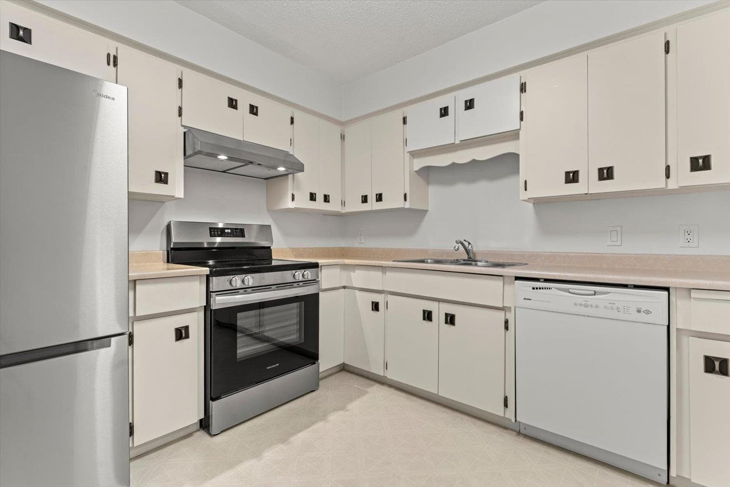 104 - 32885 George Ferguson Way, Abbotsford, V2S 7X1 — photo 1