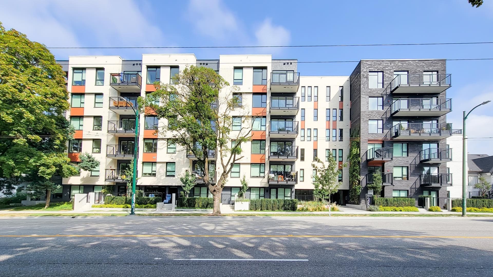 401 - 2235 E Broadway, Vancouver, V5N 0J5 — photo 1