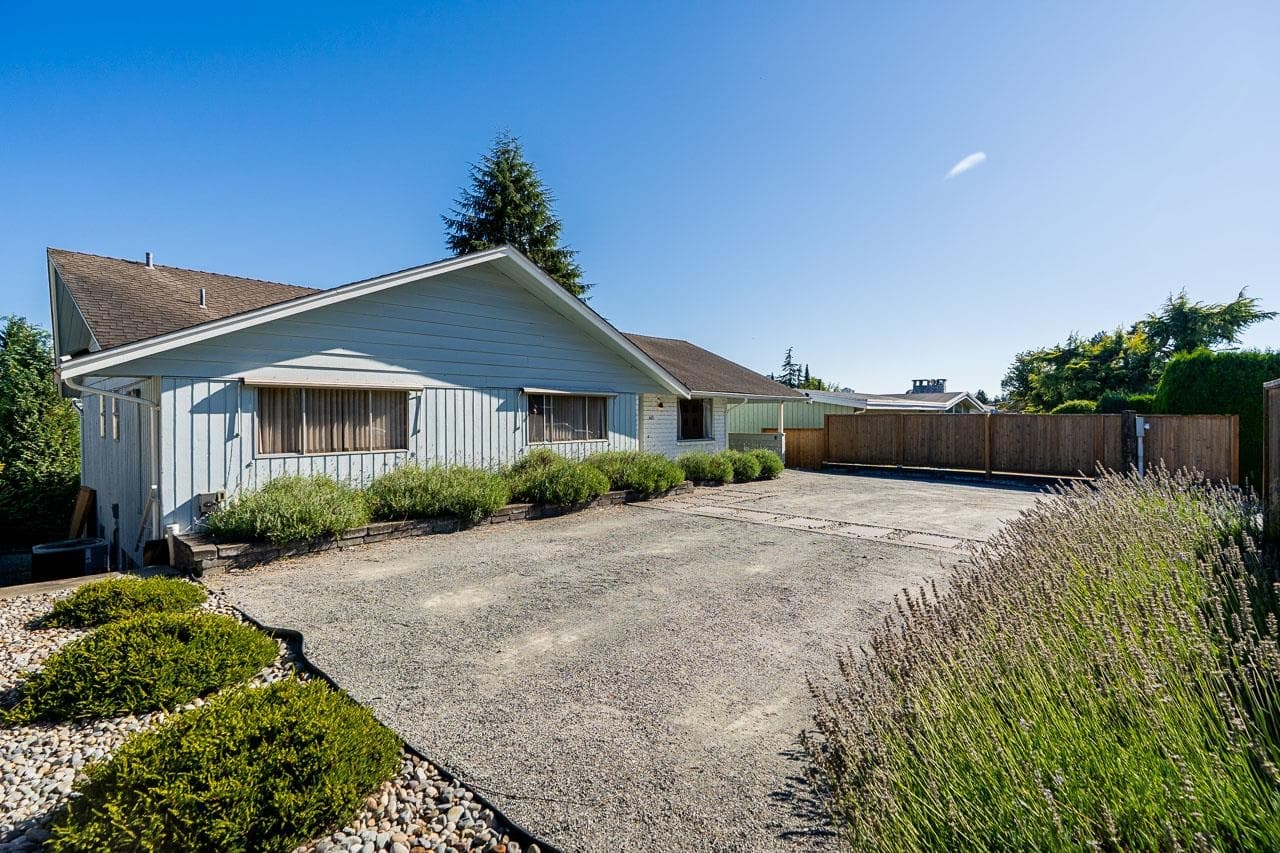 40 E Tenth Avenue, New Westminster, V3L 4R5 — photo 2
