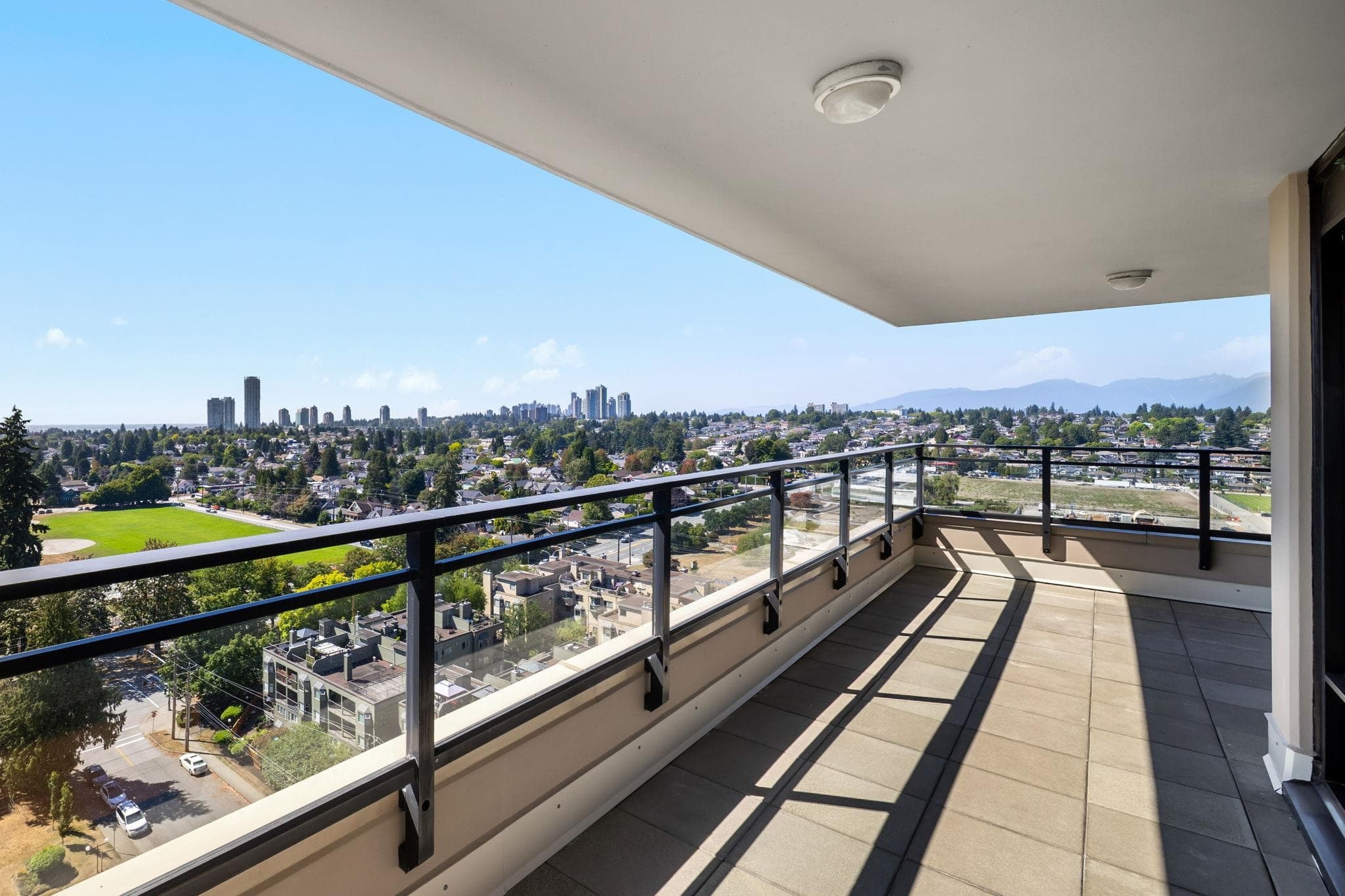 1602 - 720 Hamilton Street, New Westminster, V3M 7A6 — photo 2