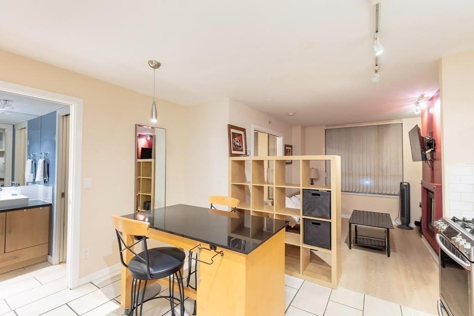 401 - 1225 Richards Street, Vancouver, V6B 1E6 — photo 2