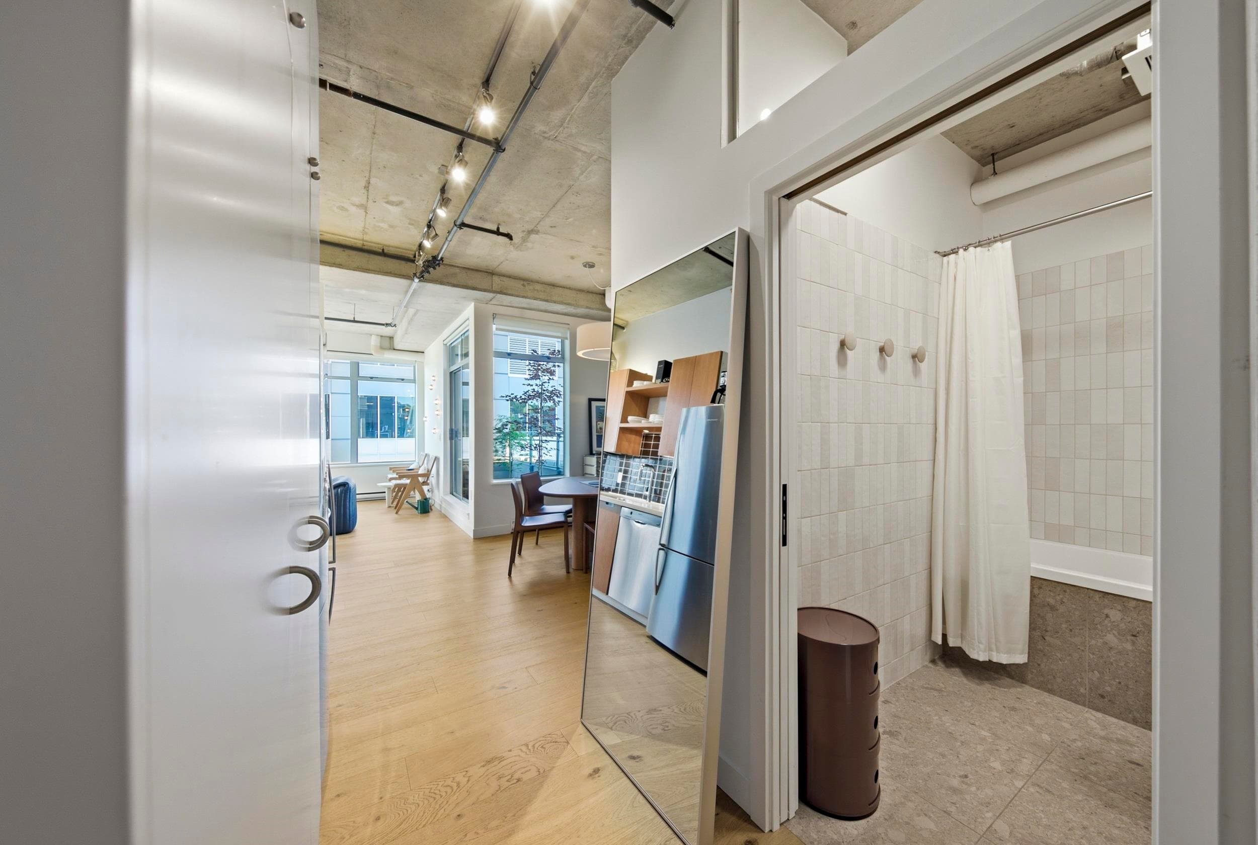 604 - 495 W 6th Avenue, Vancouver, V5Y 1L3 — photo 2