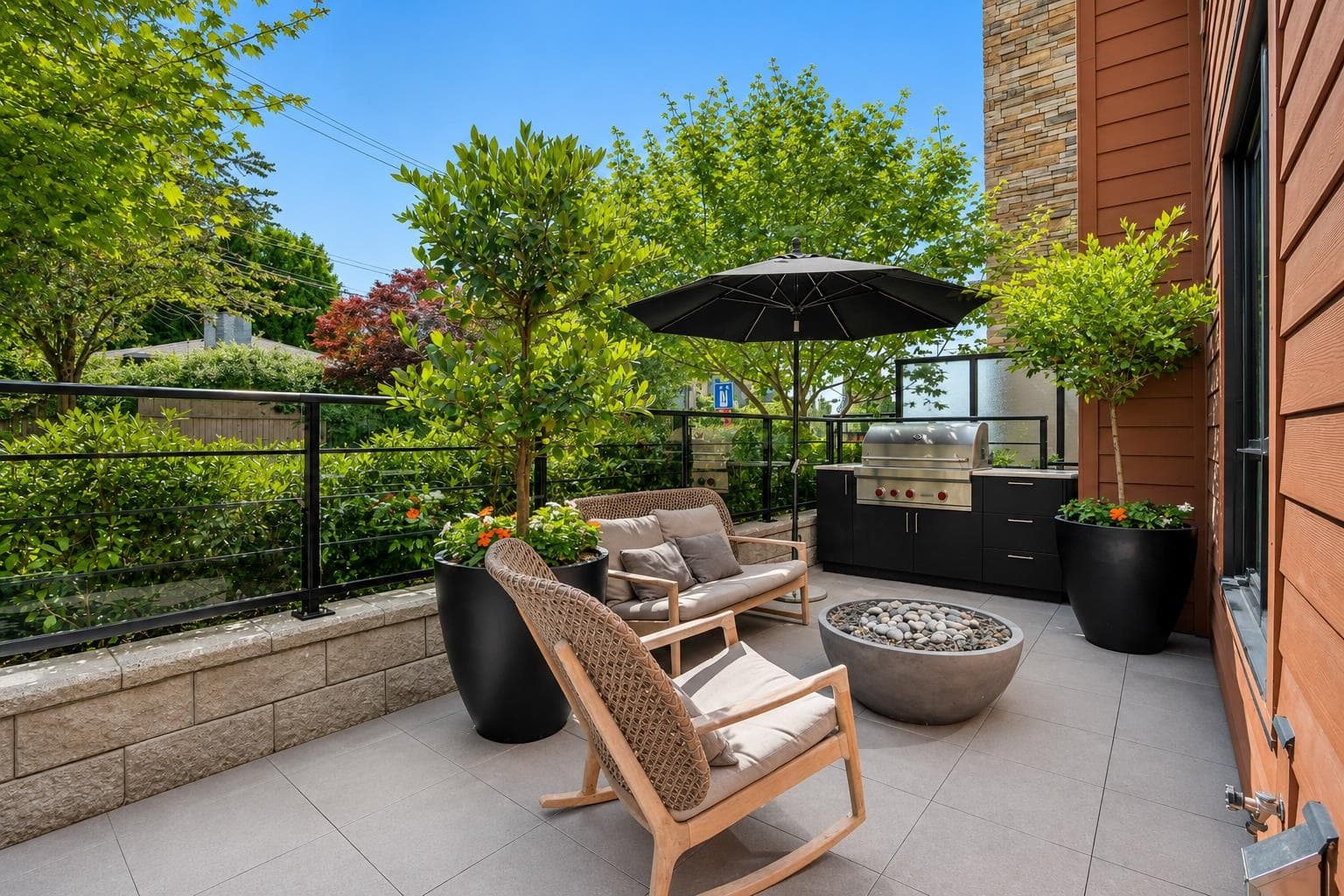 102 - 1055 Ridgewood Drive, North Vancouver, V7R 0A6 — photo 3