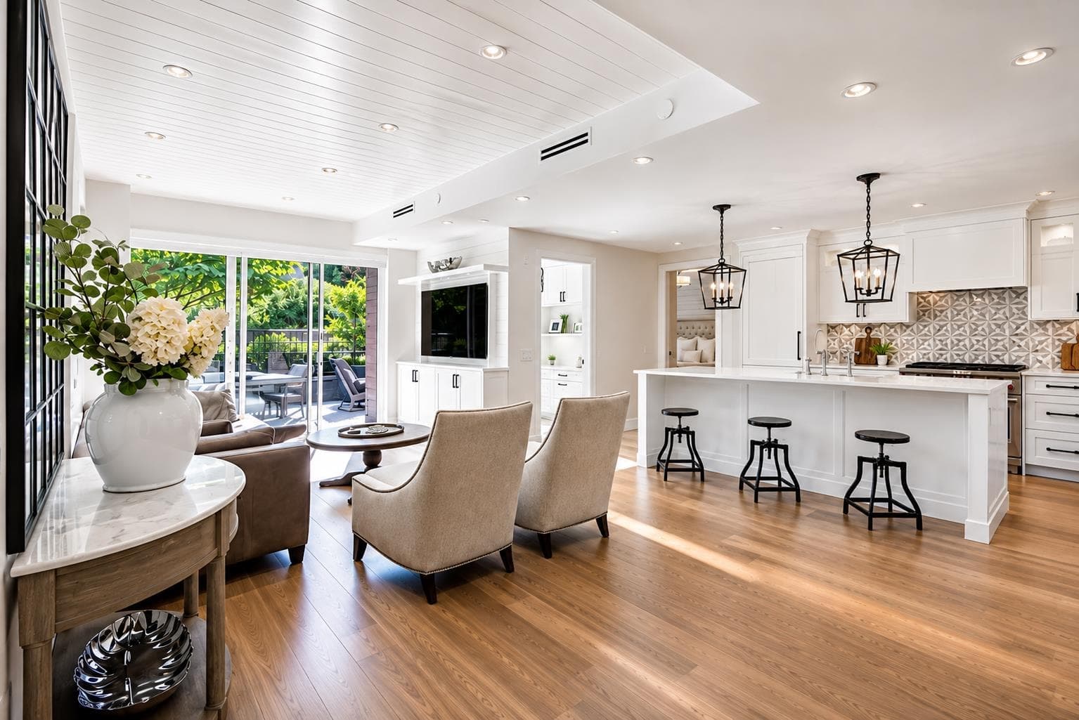 102 - 1055 Ridgewood Drive, North Vancouver, V7R 0A6 — photo 5