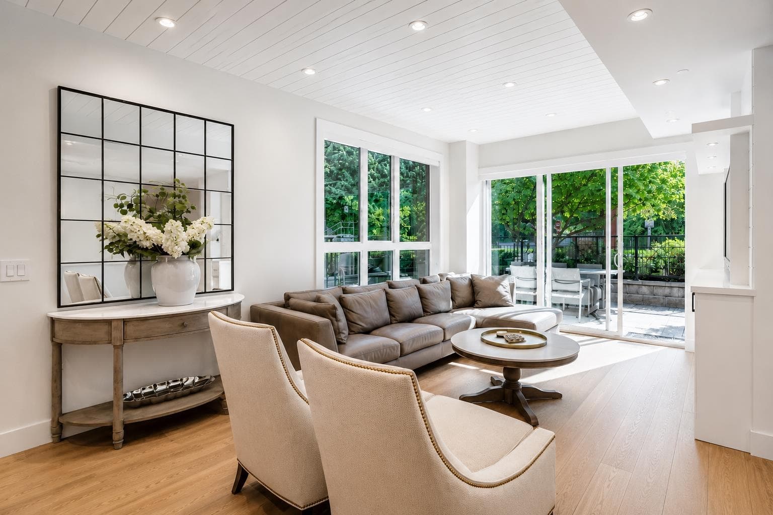 102 - 1055 Ridgewood Drive, North Vancouver, V7R 0A6 — photo 4