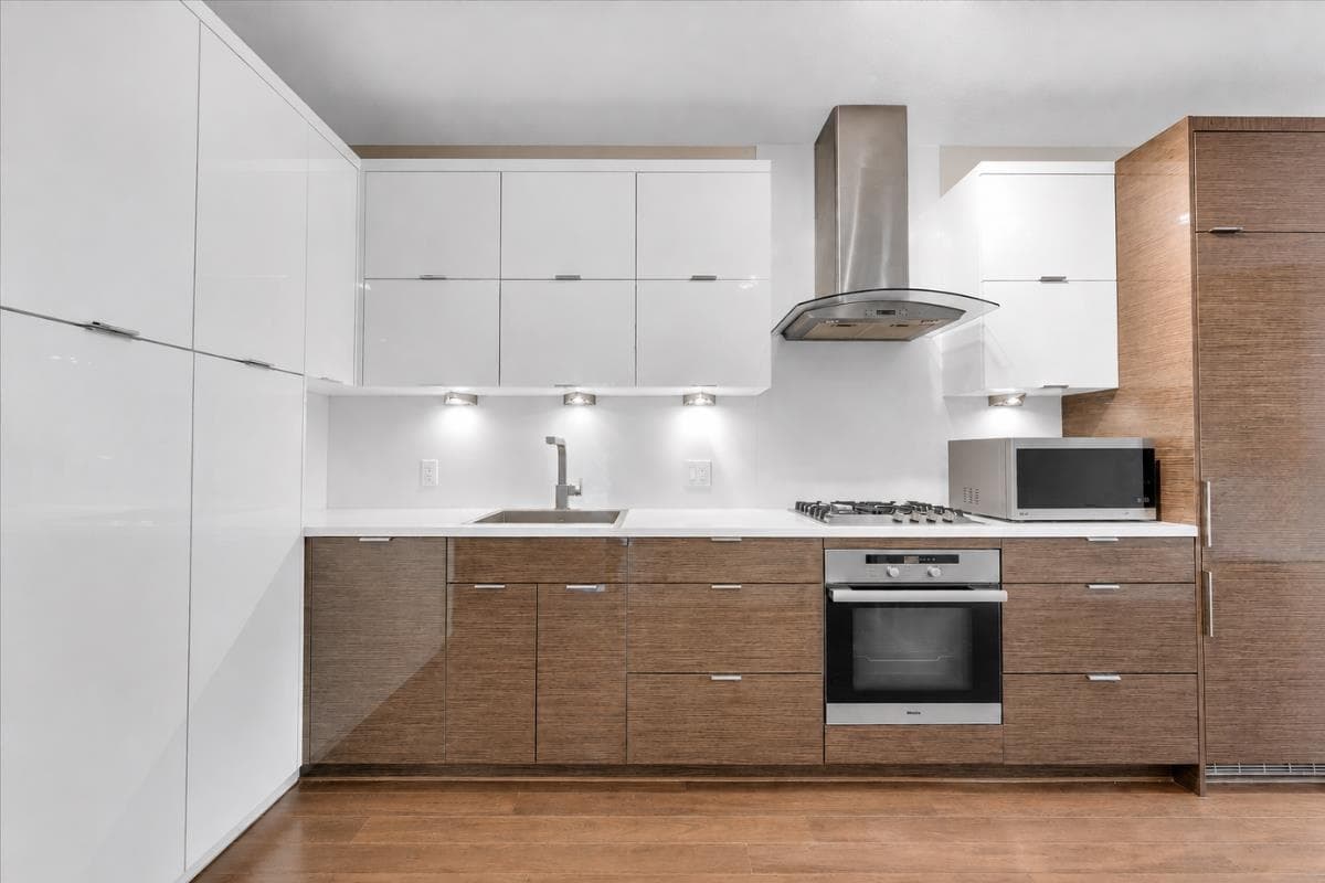216 - 1777 W 7th Avenue, Vancouver, V6J 0E5 — photo 1