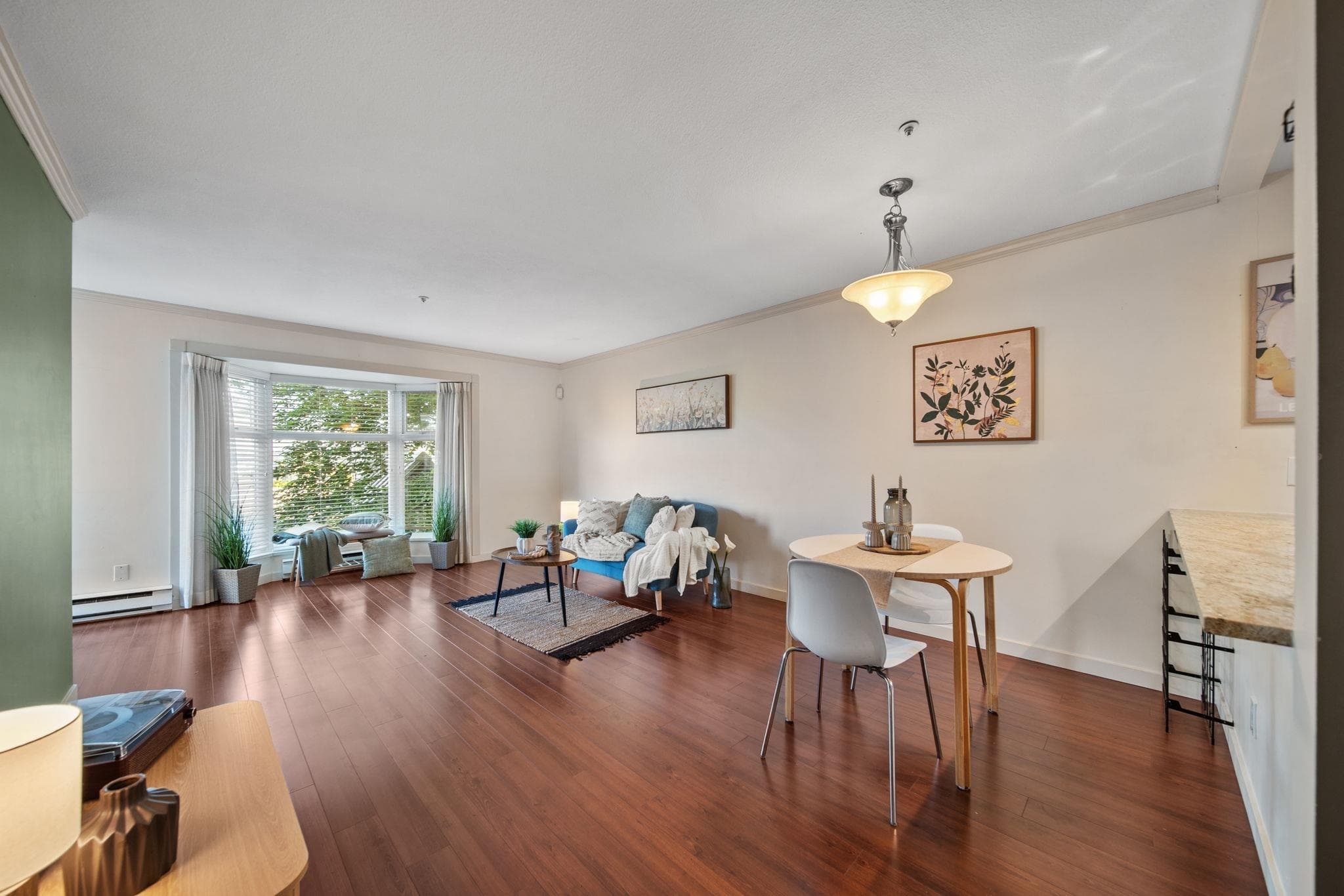 305 - 526 Thirteenth Street, New Westminster